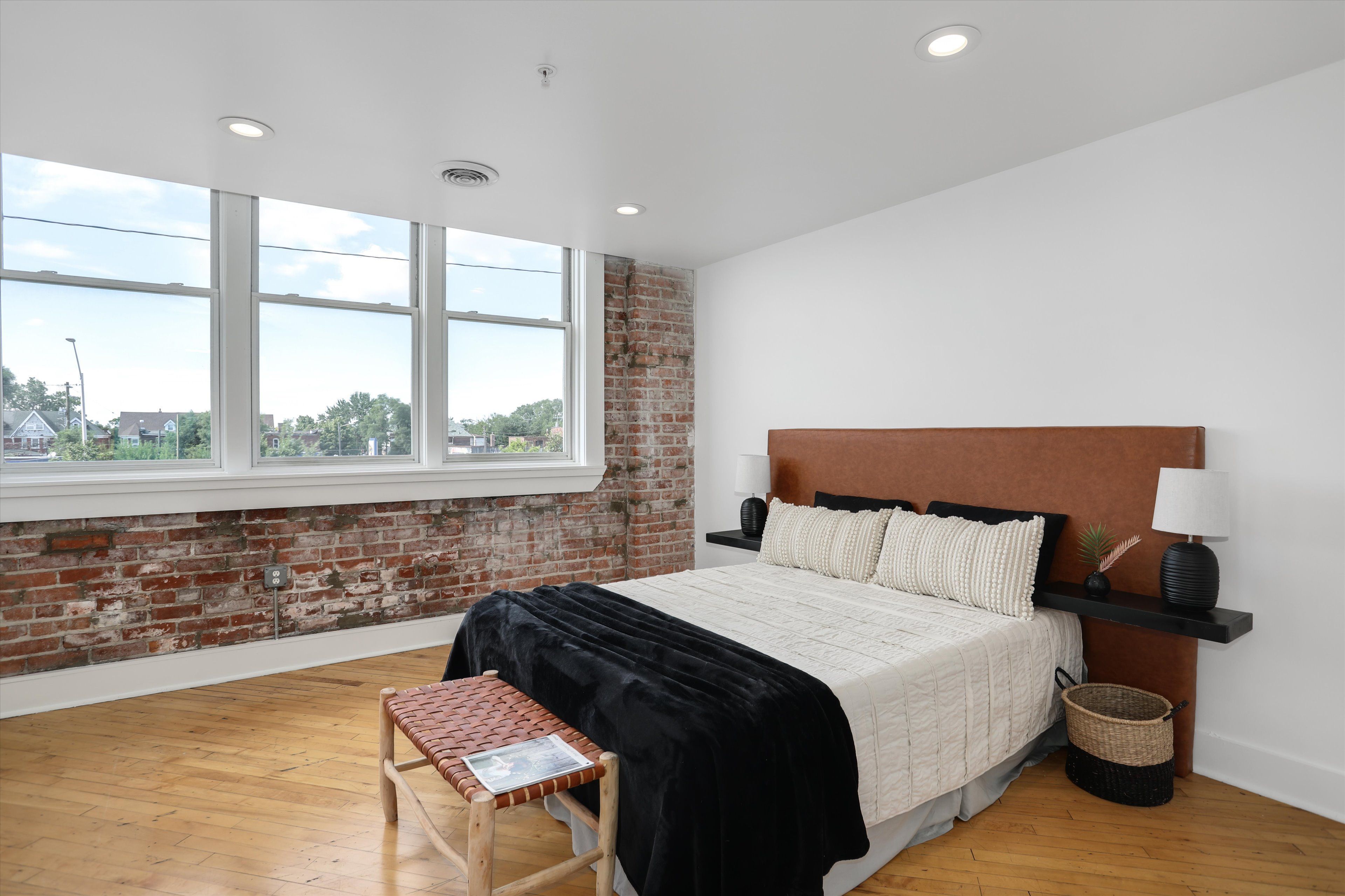 2843 E Grand Boulevard Unit: 7