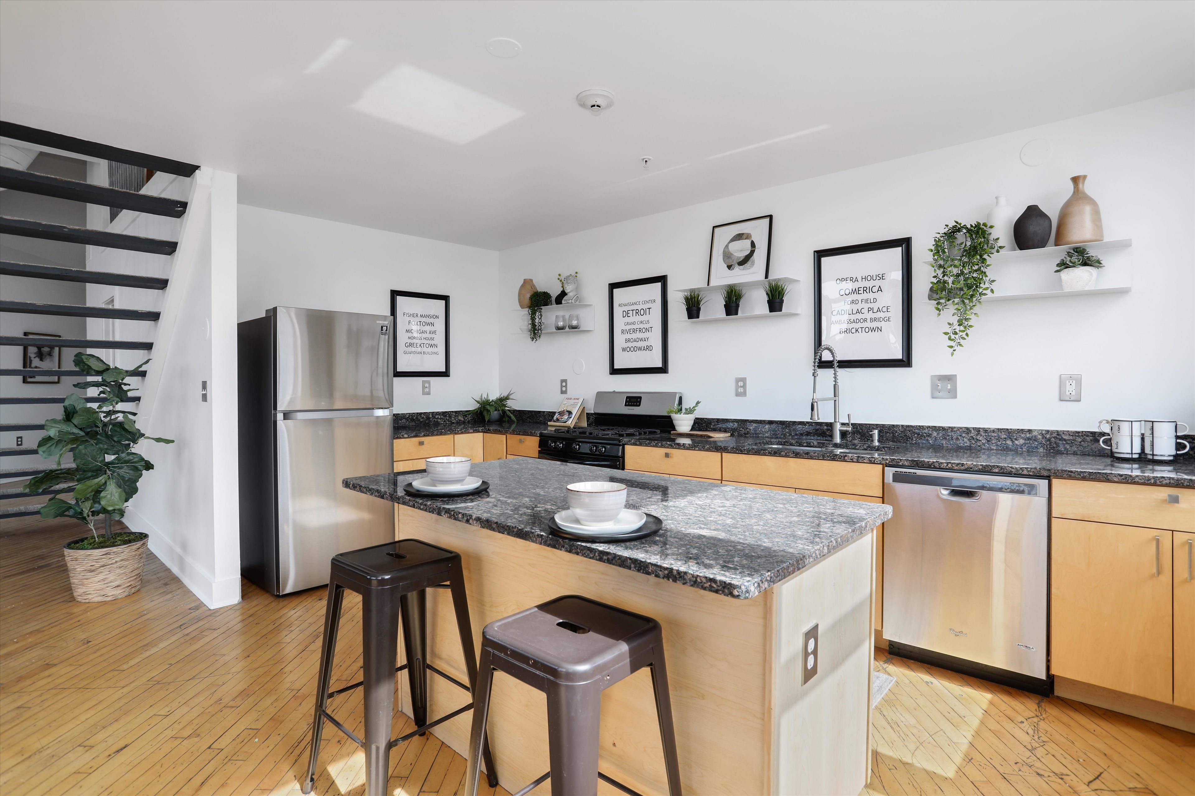 2843 E Grand Boulevard Unit: 7