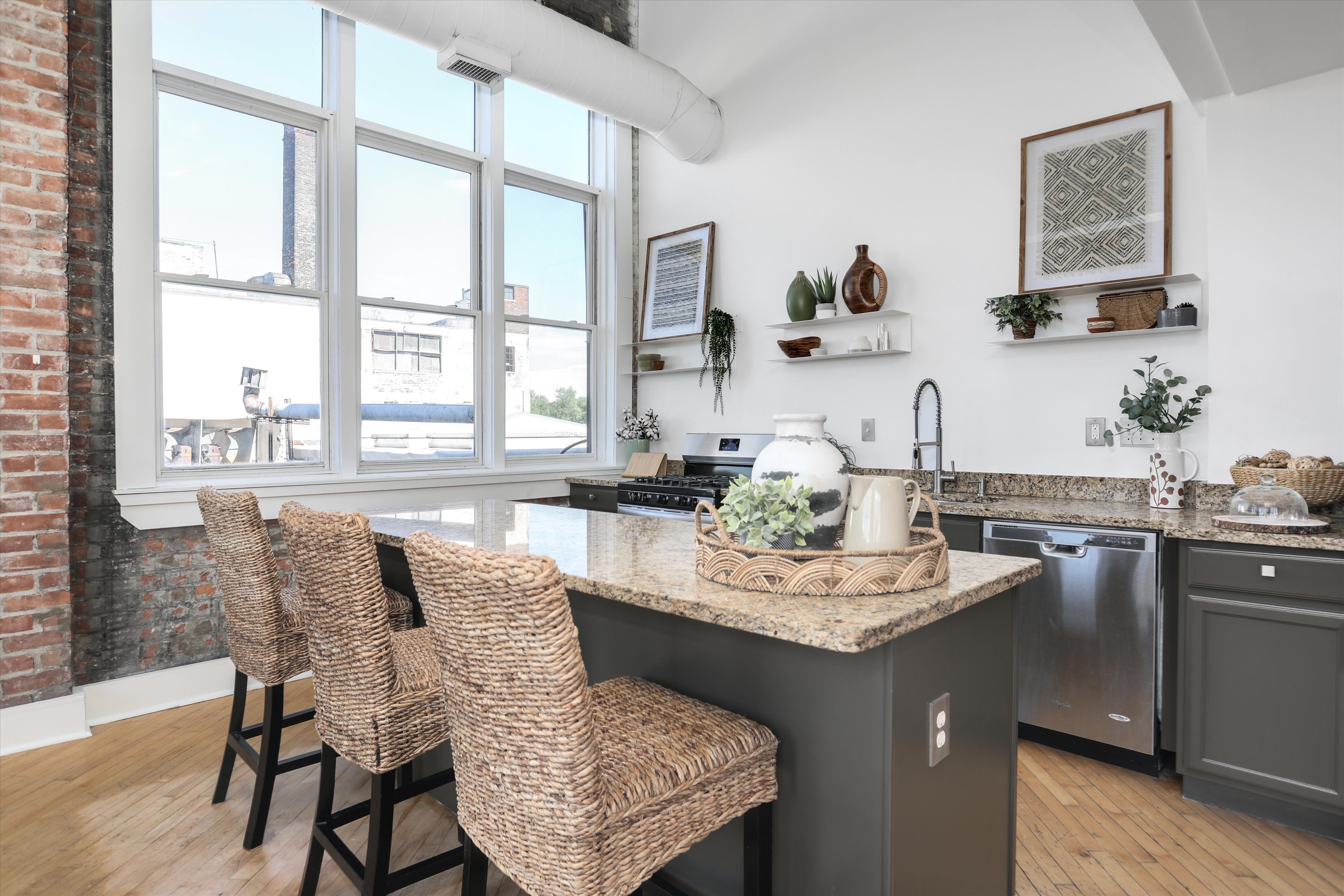 2843 E Grand Boulevard Unit: 8