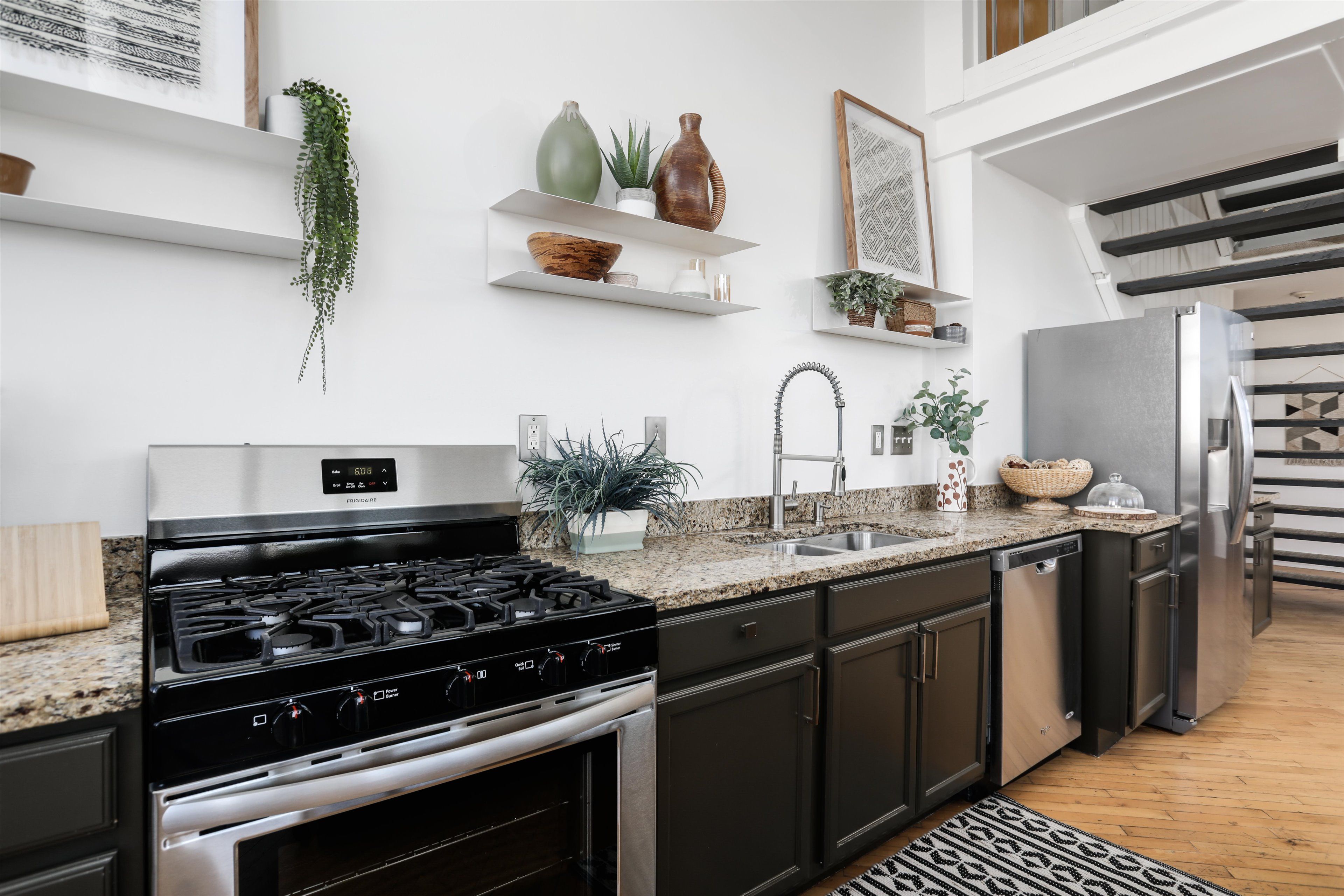 2843 E Grand Boulevard Unit: 8