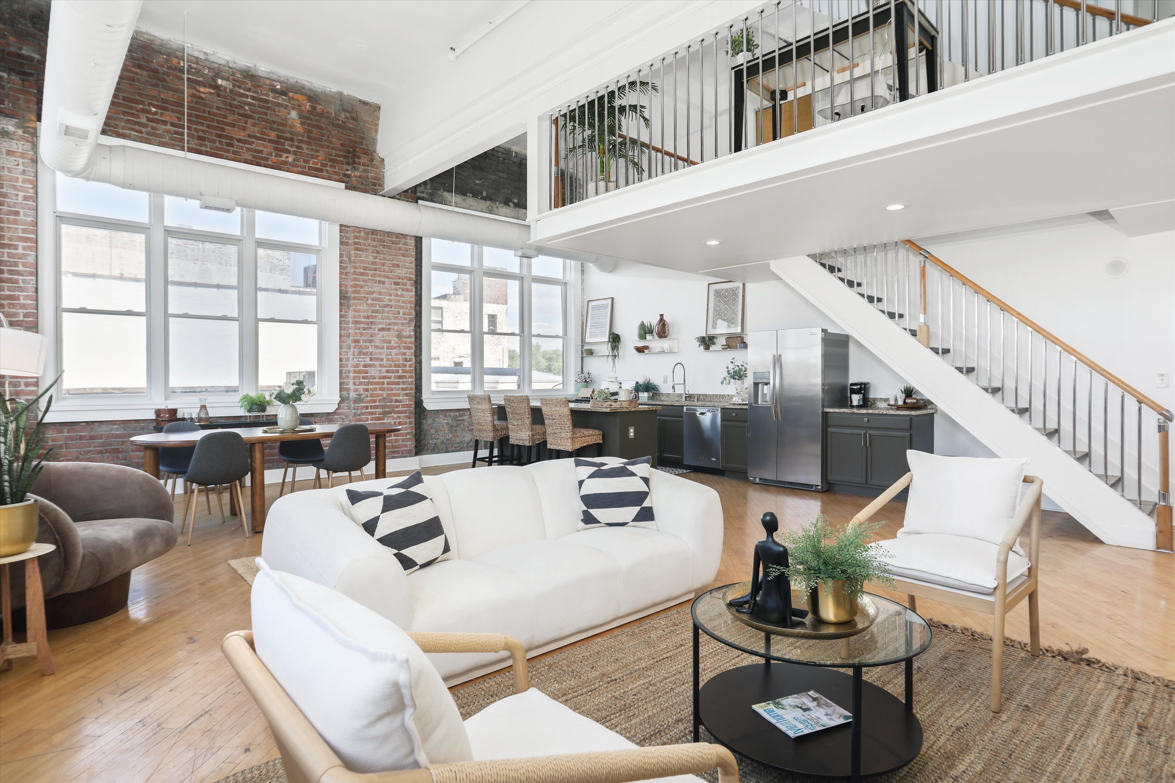 2843 E Grand Boulevard Unit: 8