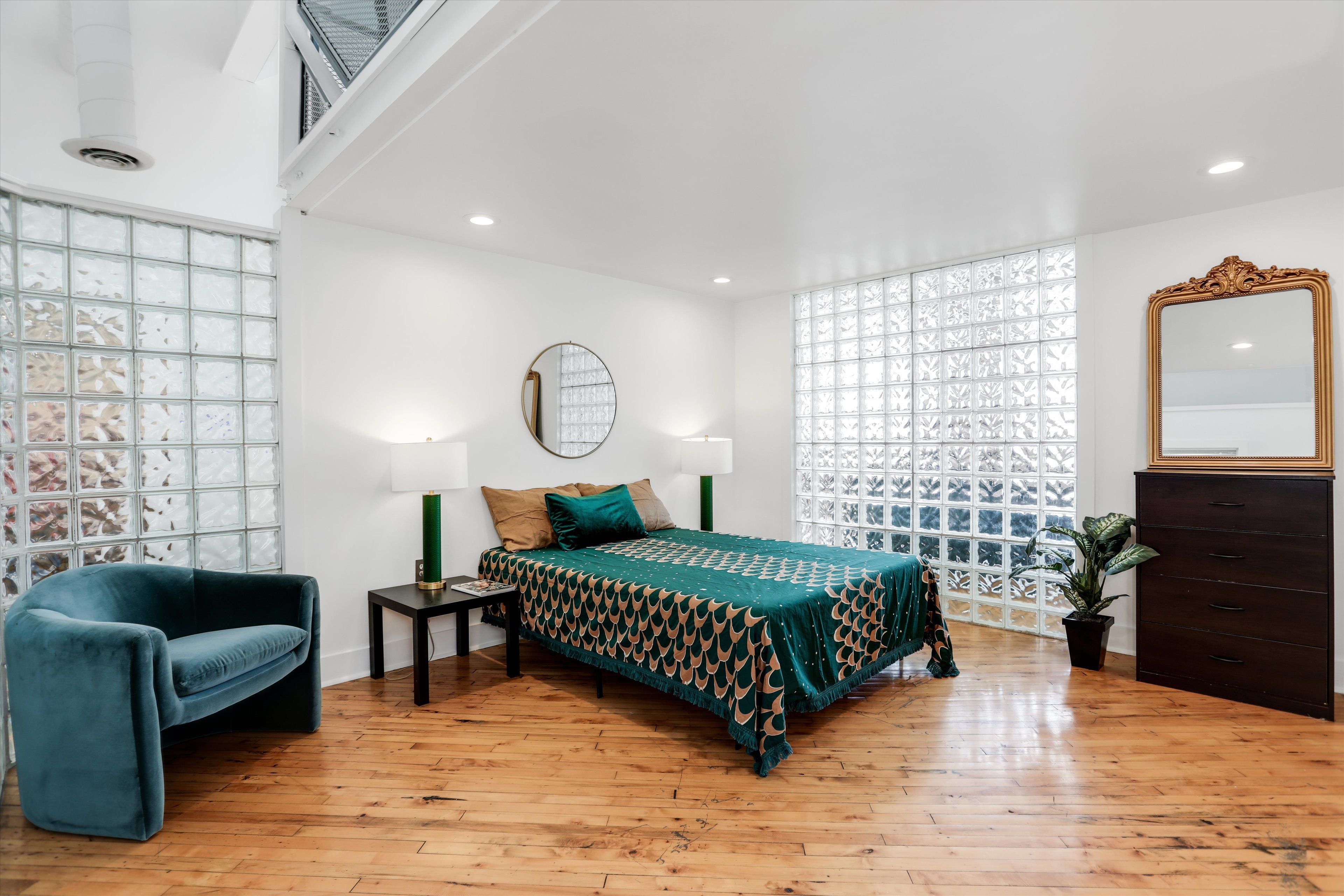 2843 E Grand Boulevard Unit: 12