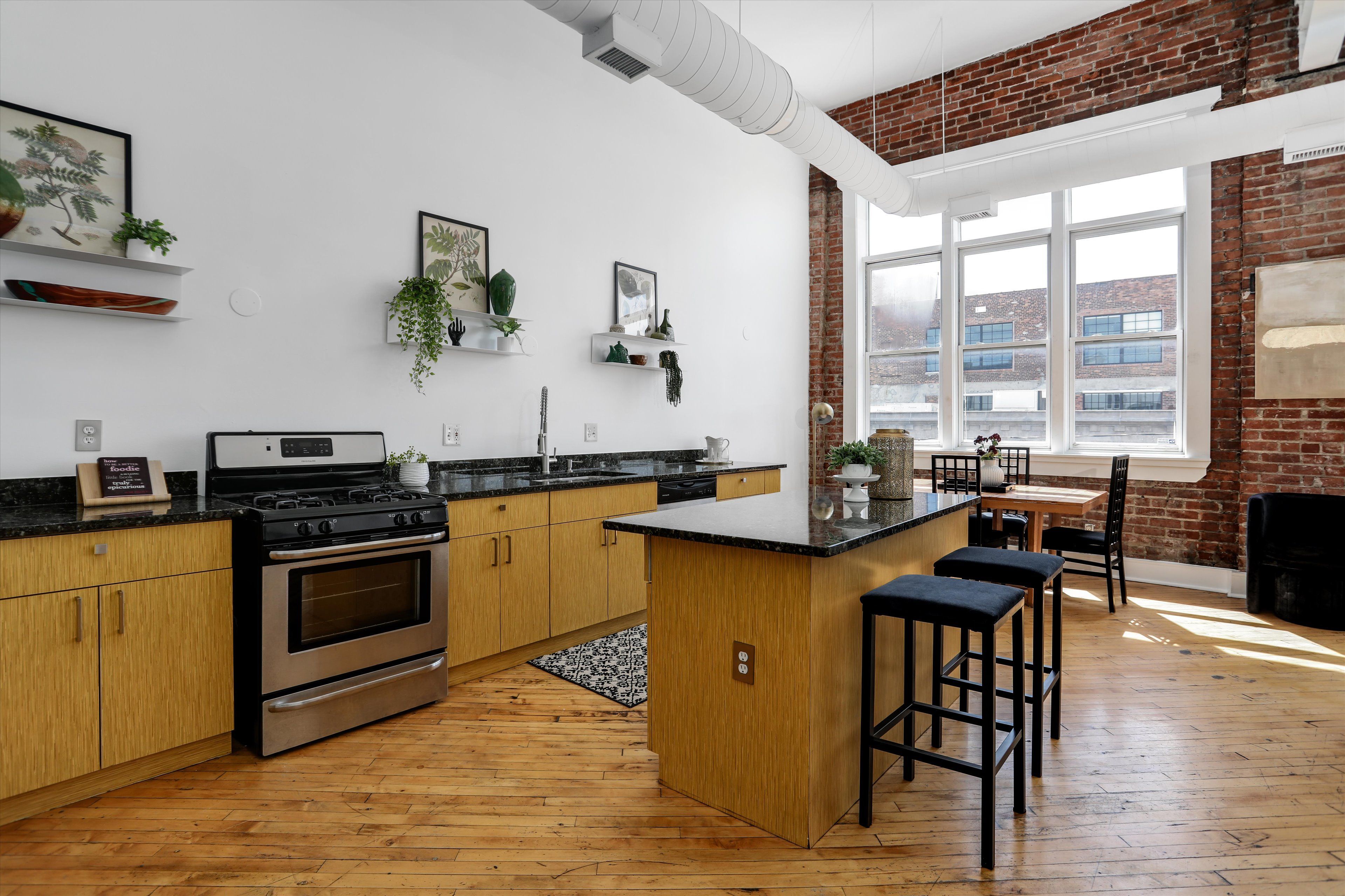 2843 E Grand Boulevard Unit: 12