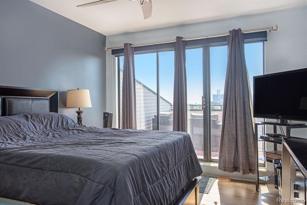 6533 E Jefferson Unit: 410