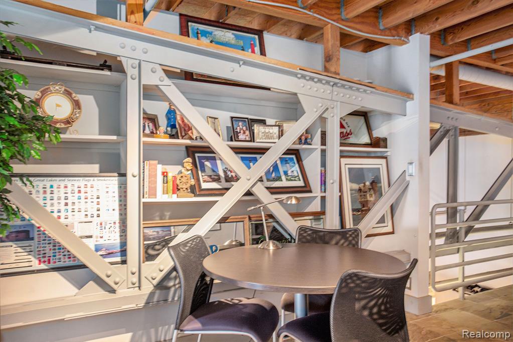 6533 E Jefferson Unit: 410