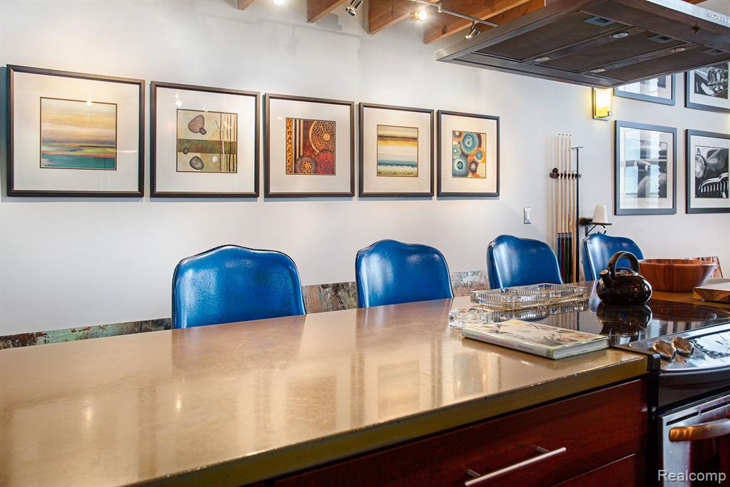 6533 E Jefferson Unit: 410