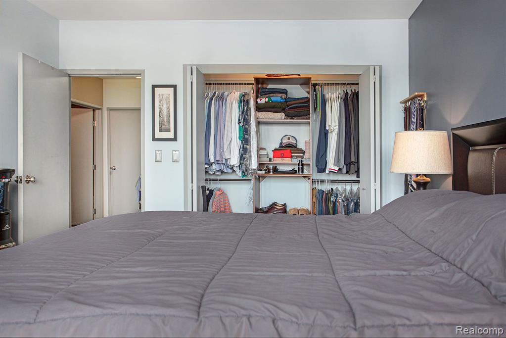 6533 E Jefferson Unit: 410