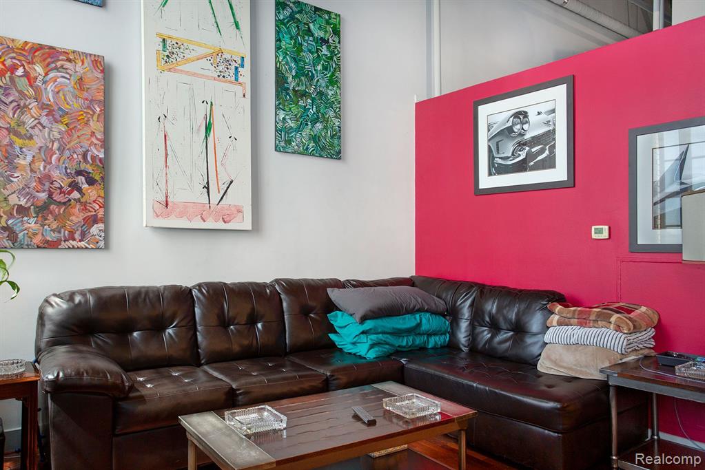 6533 E Jefferson Unit: 410