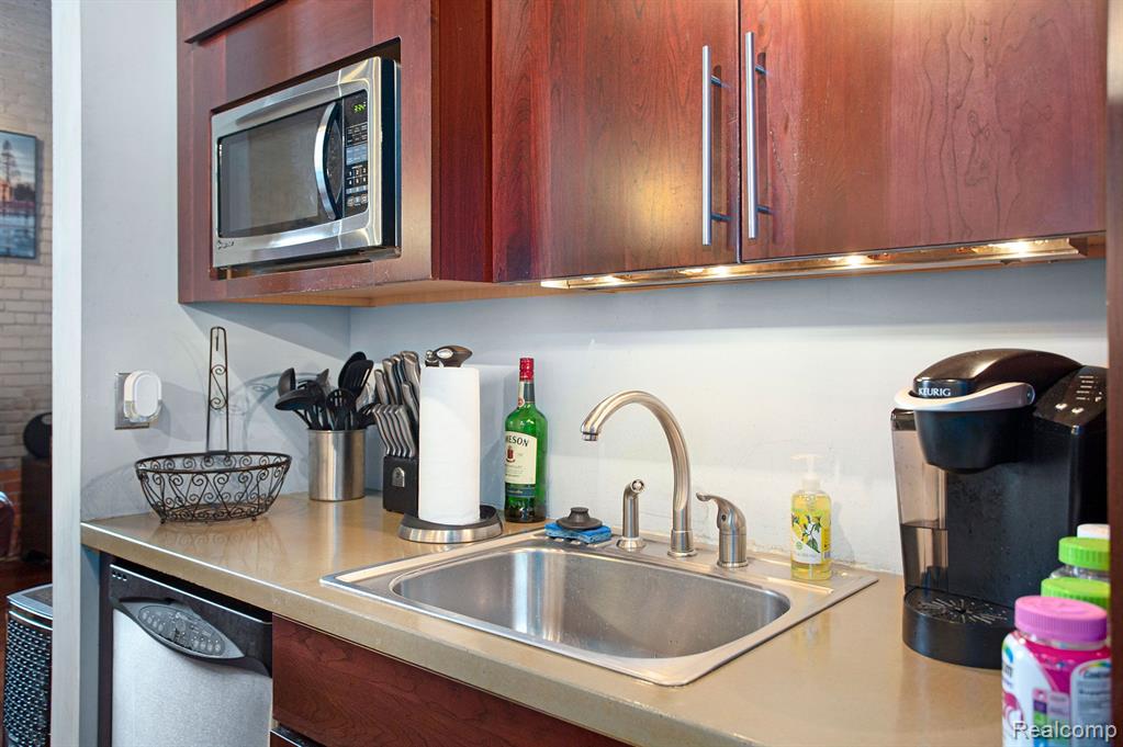 6533 E Jefferson Unit: 410