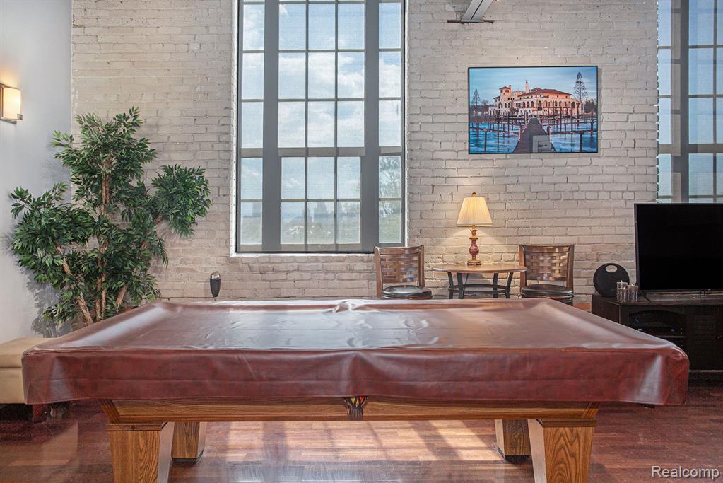 6533 E Jefferson Unit: 410