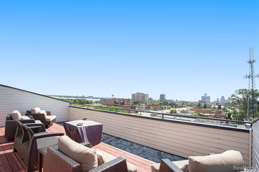 6533 E Jefferson Unit: 410