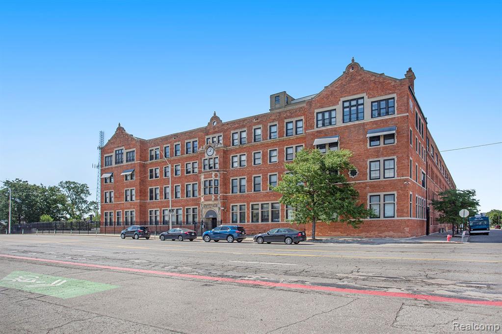 6533 E Jefferson Unit: 410