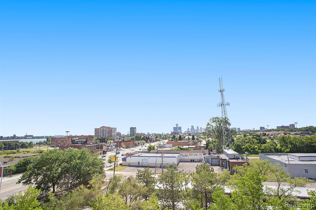 6533 E Jefferson Unit: 410