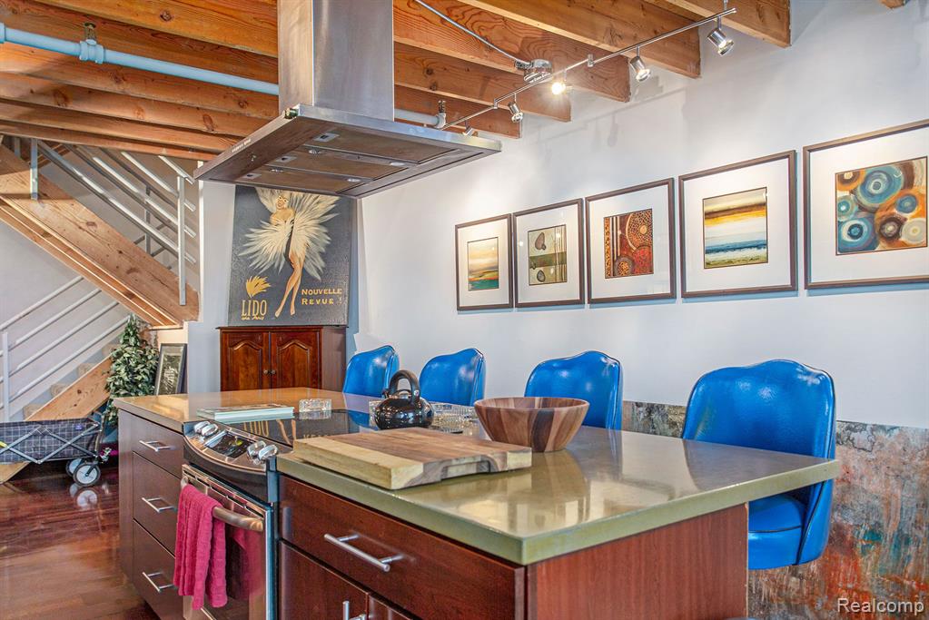 6533 E Jefferson Unit: 410