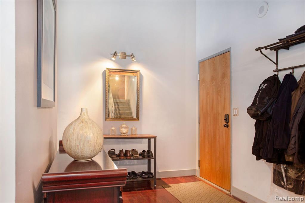 6533 E Jefferson Unit: 410