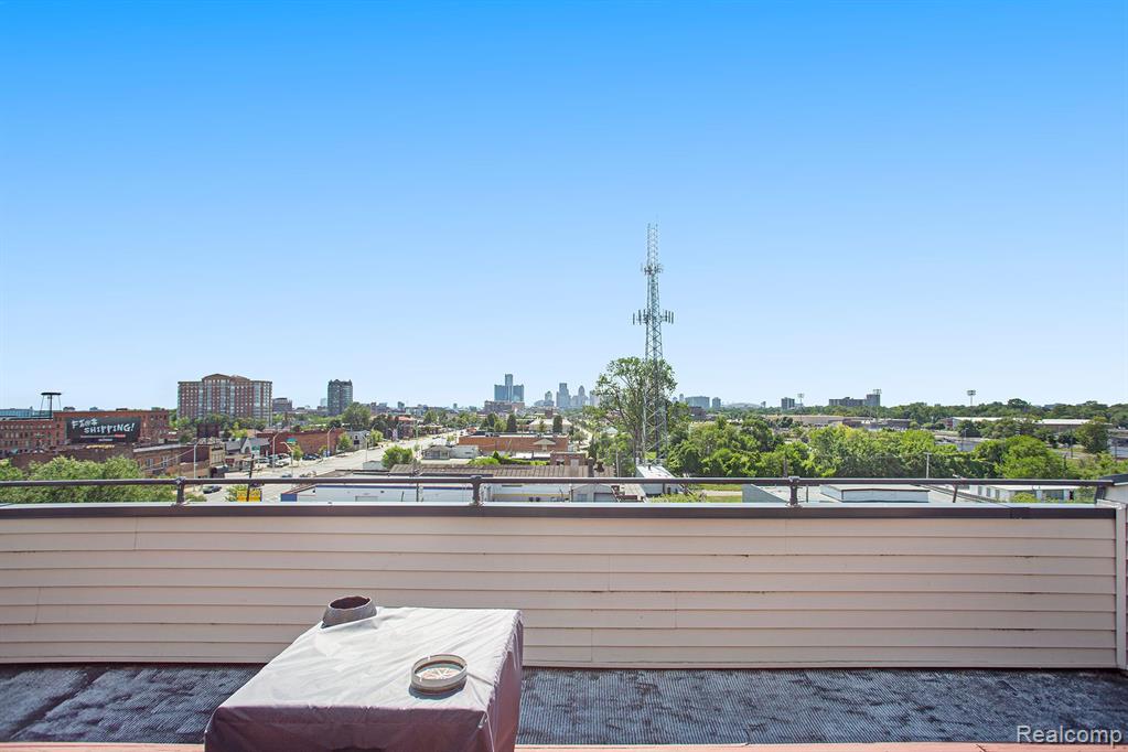 6533 E Jefferson Unit: 410