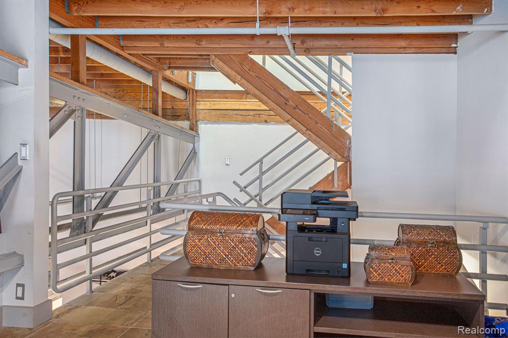 6533 E Jefferson Unit: 410