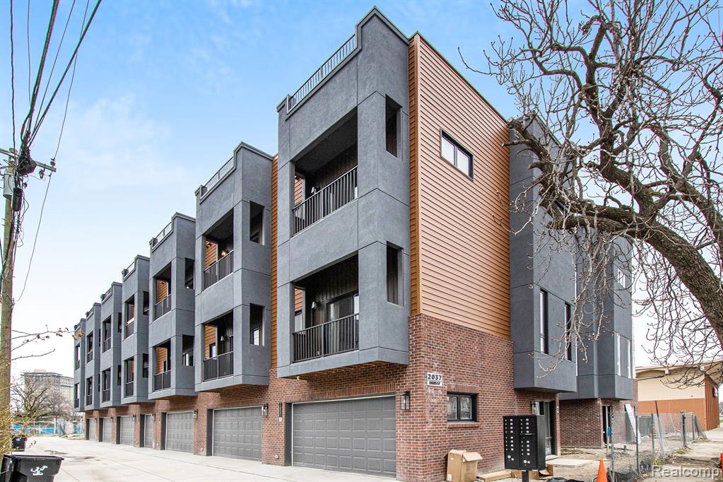 2037 11TH Street Unit: 14