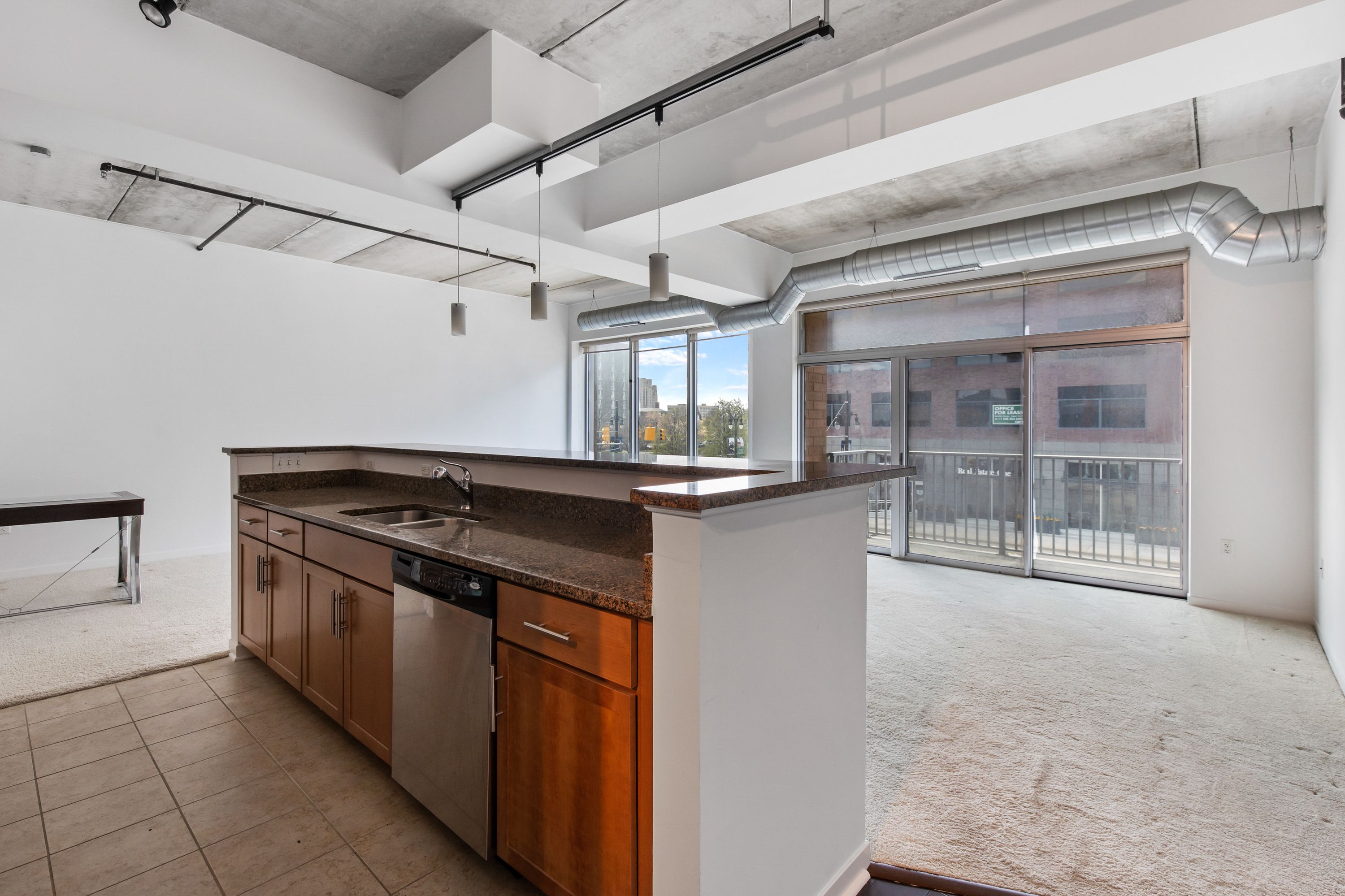 3670 WOODWARD Avenue Unit: 202