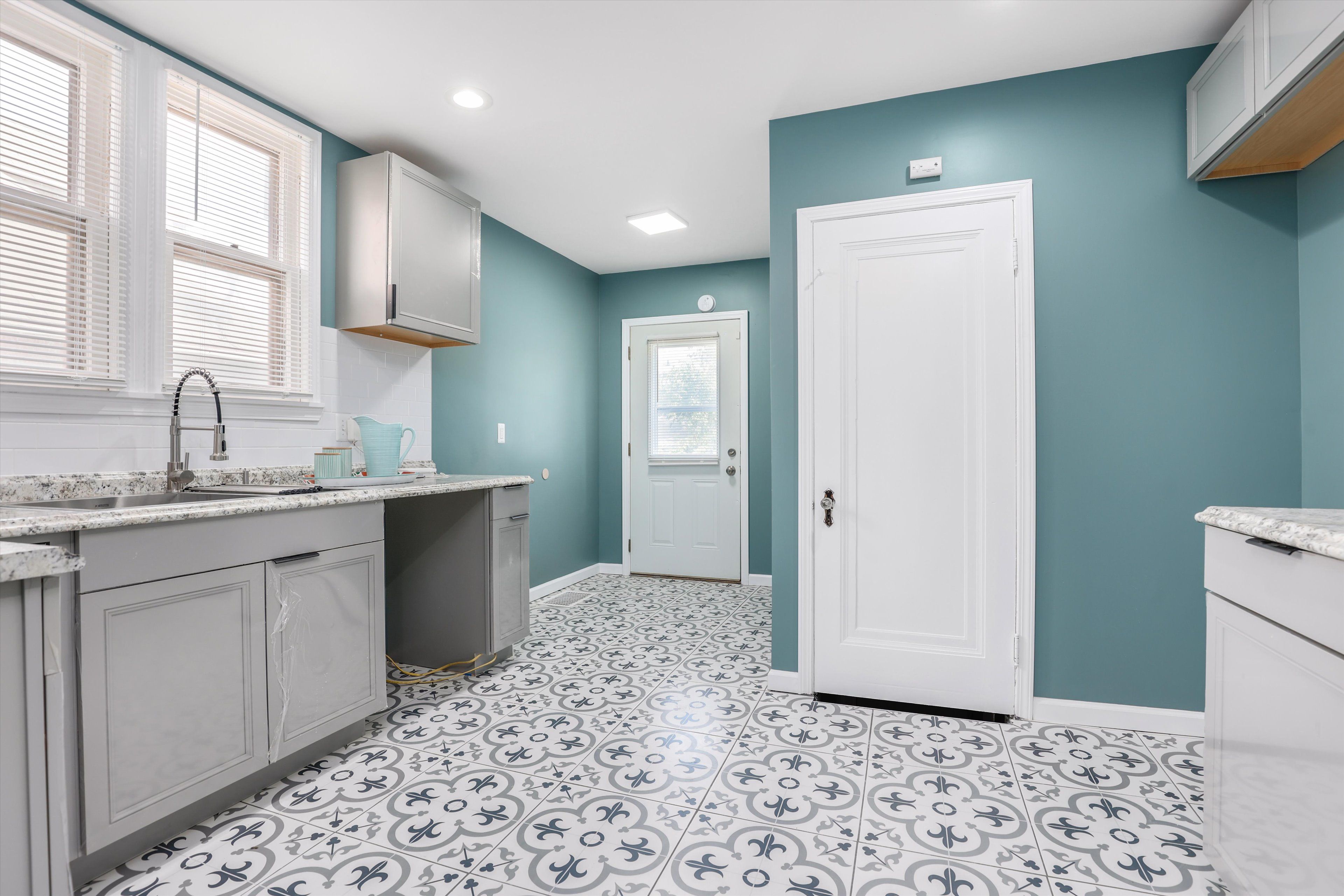 5590 DEVONSHIRE Road