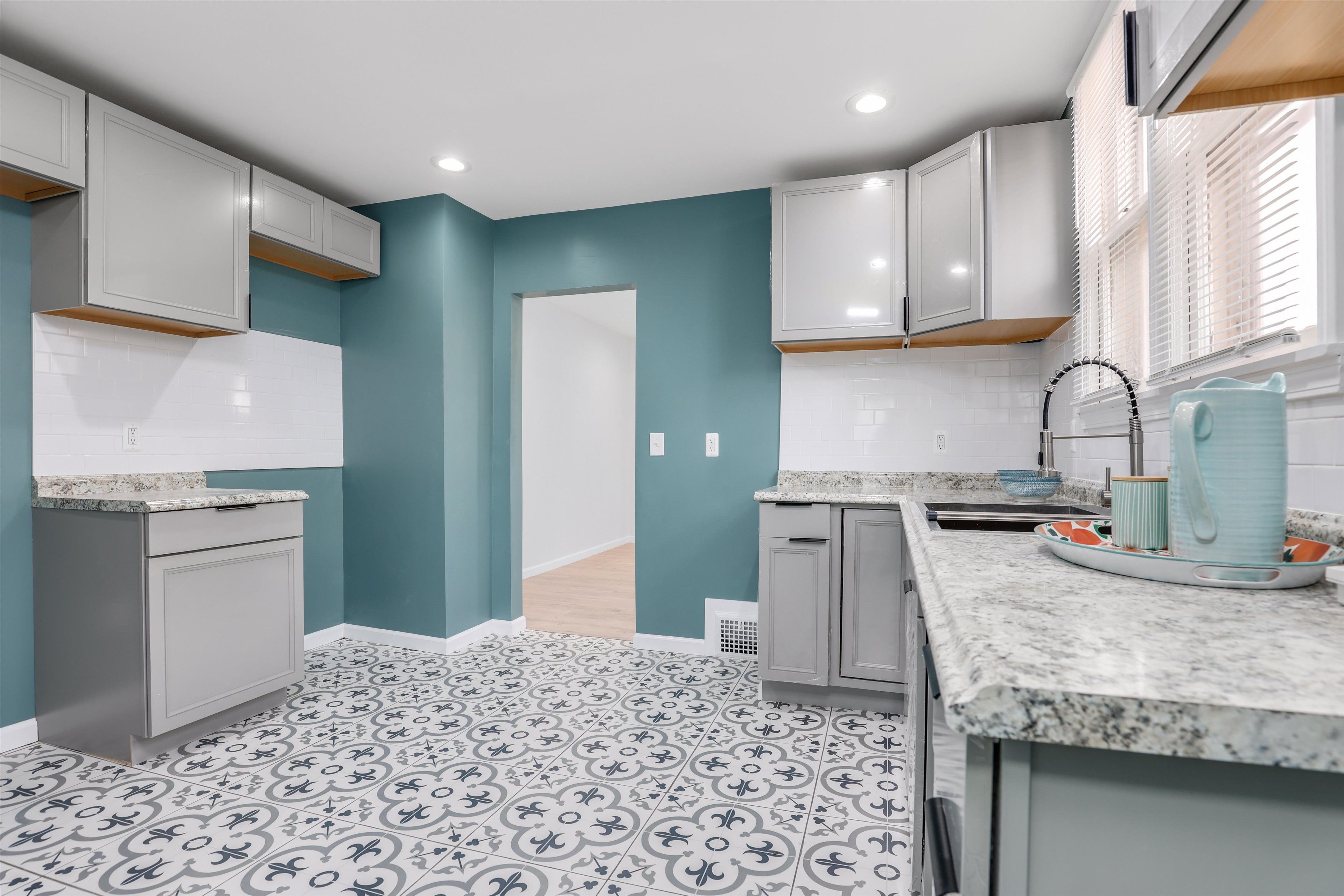 5590 DEVONSHIRE Road