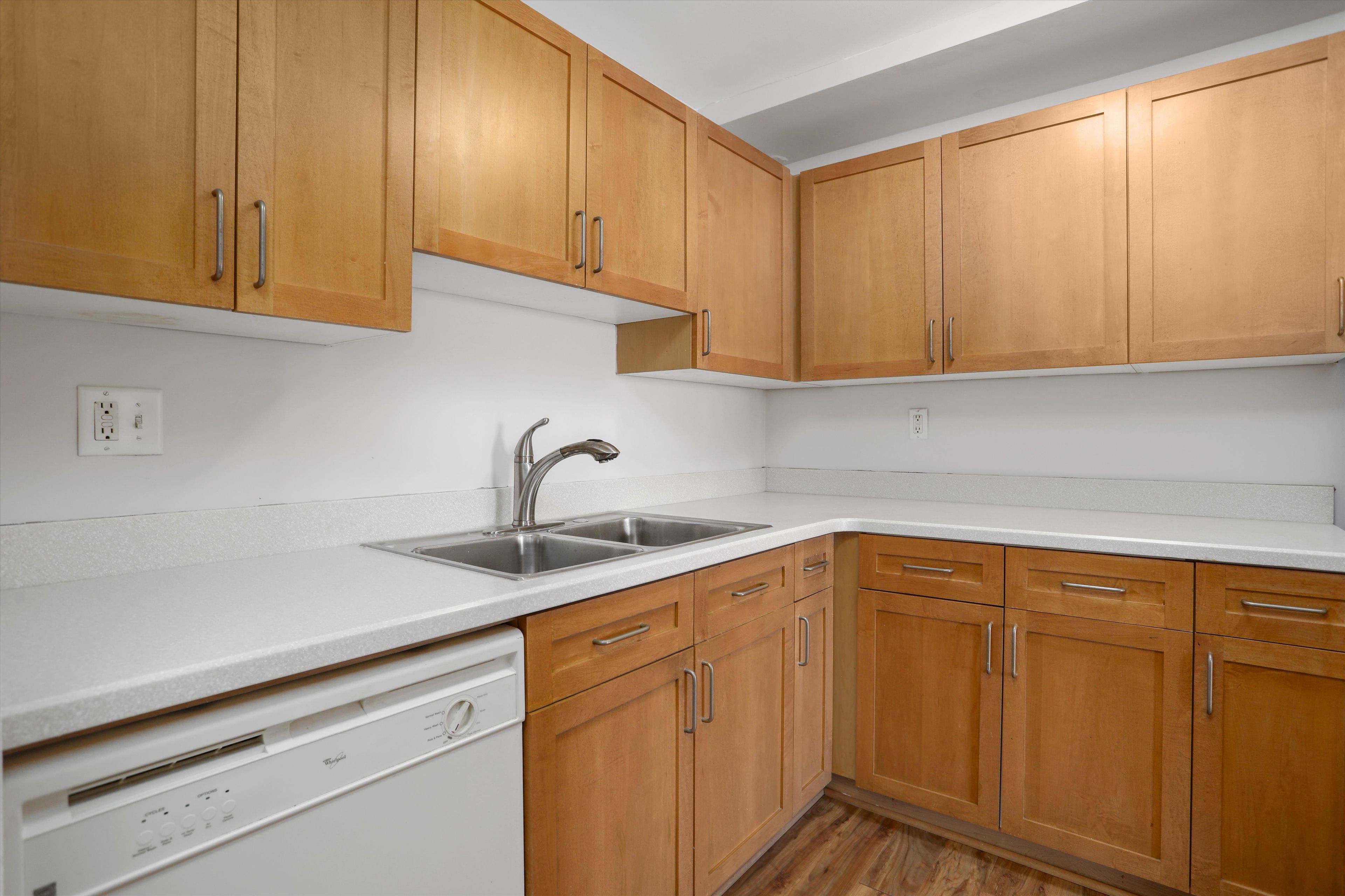 1001 W Jeffferson Avenue Unit: 9B