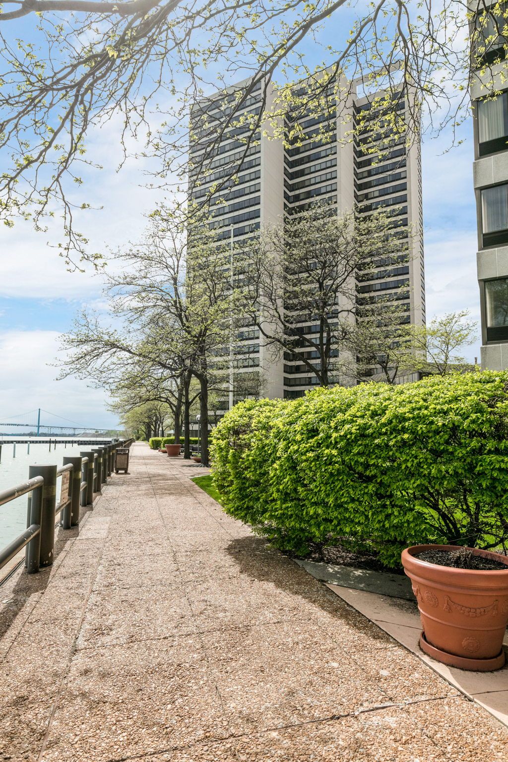 1001 W Jeffferson Avenue Unit: 9B