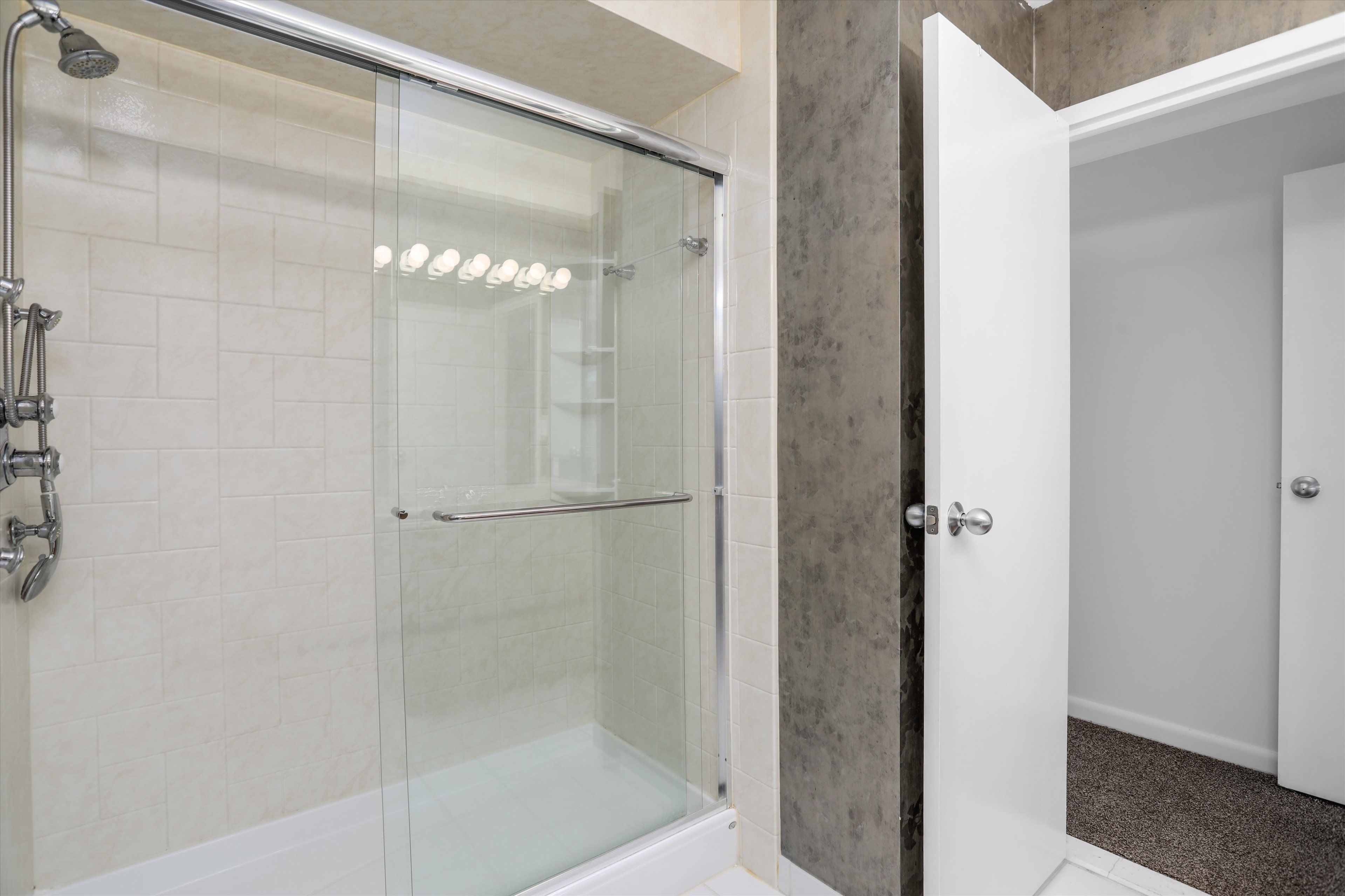 1001 W Jeffferson Avenue Unit: 9B