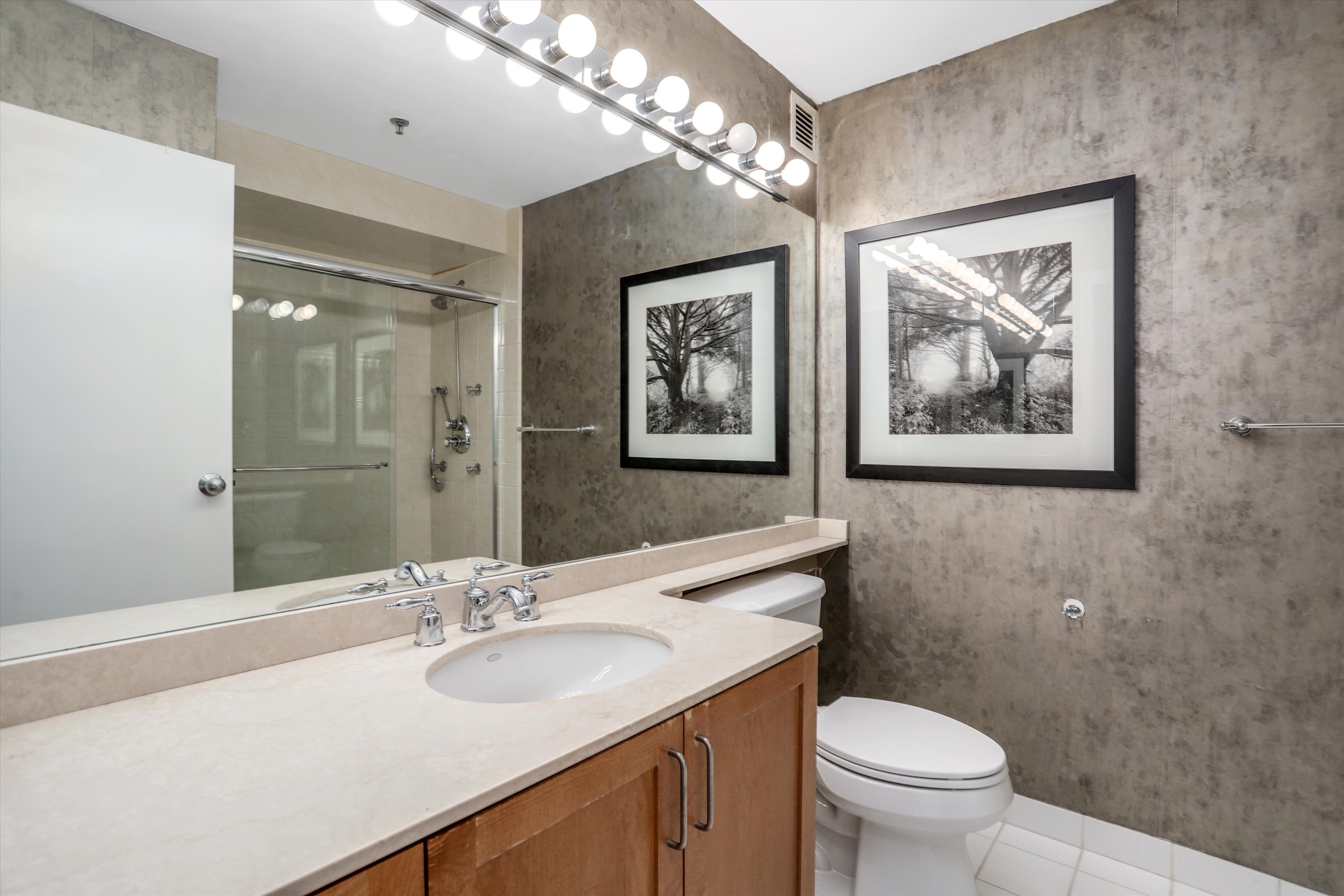 1001 W Jeffferson Avenue Unit: 9B