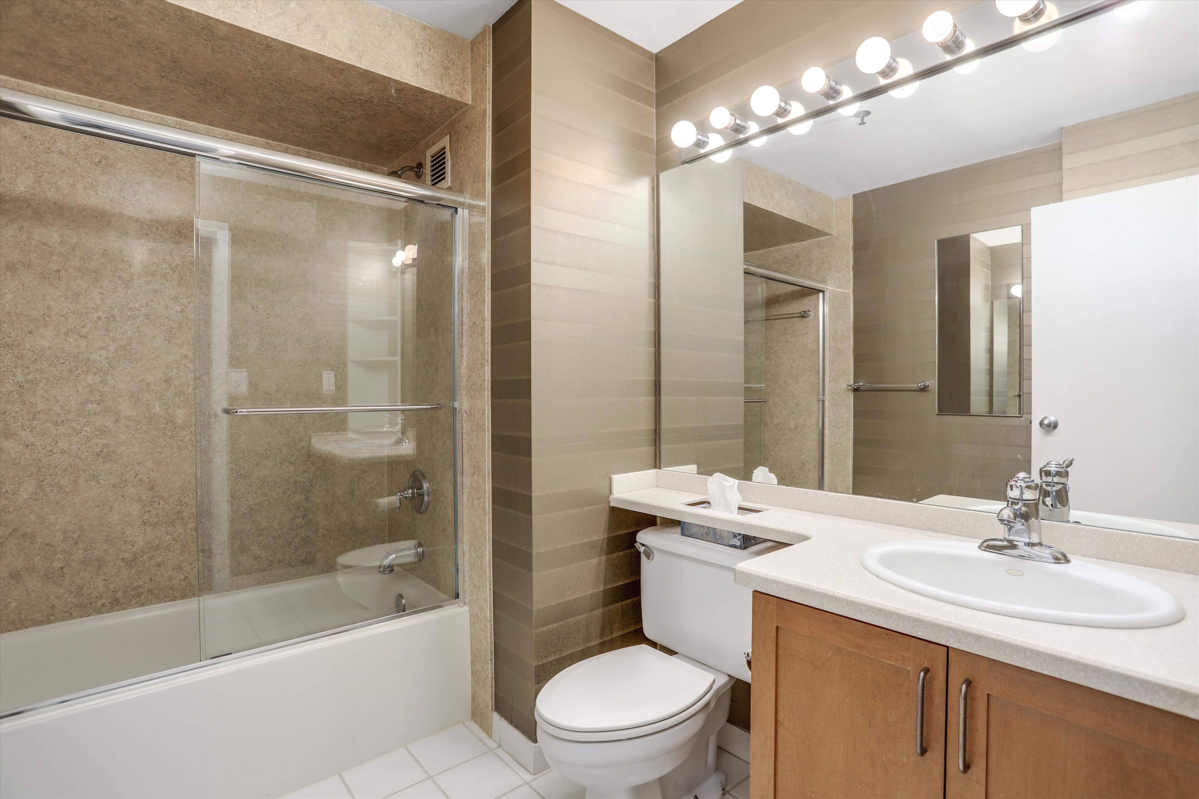 1001 W Jeffferson Avenue Unit: 9B