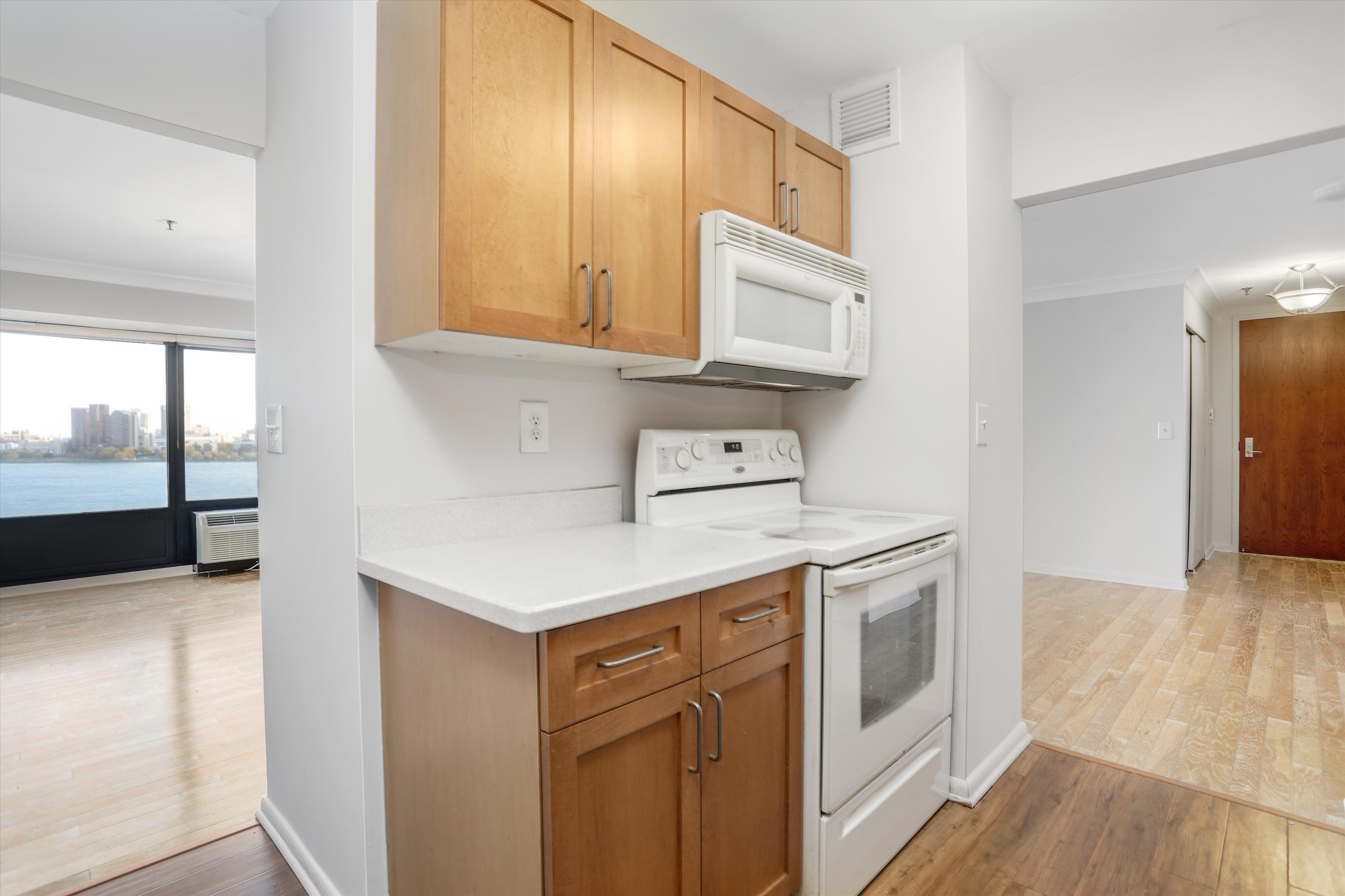 1001 W Jeffferson Avenue Unit: 9B