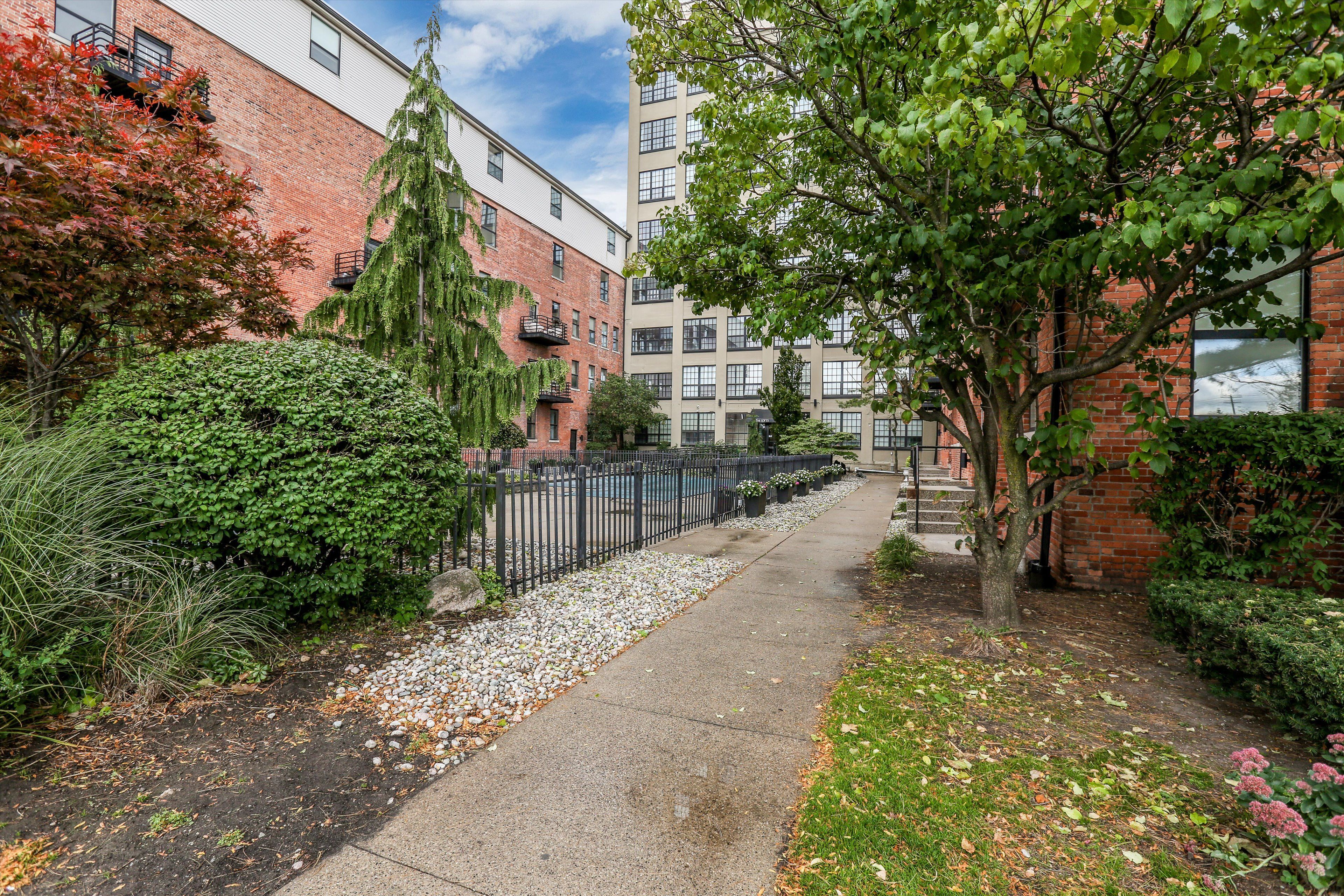 6533 E Jefferson Avenue Unit: 115W