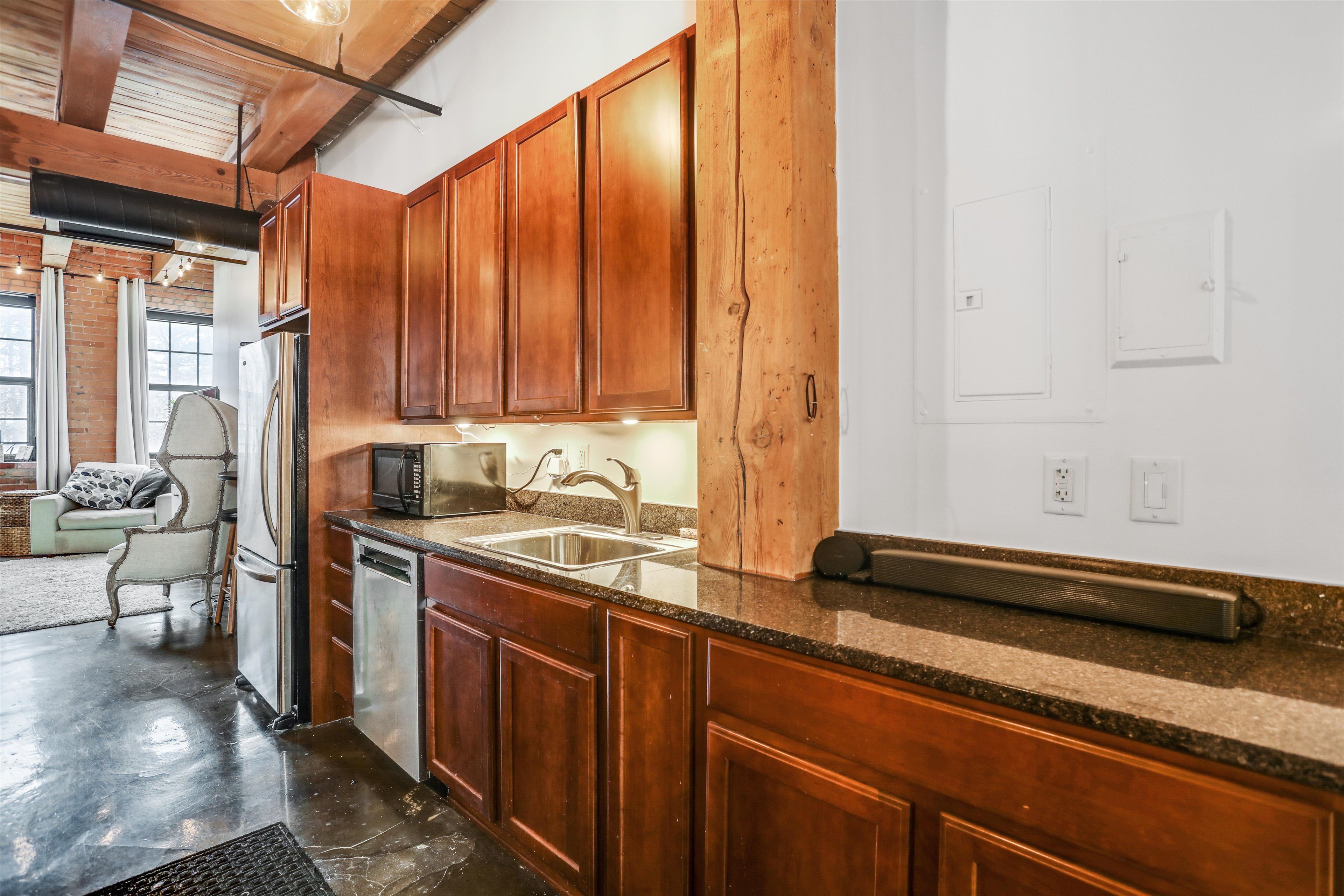 6533 E Jefferson Avenue Unit: 115W