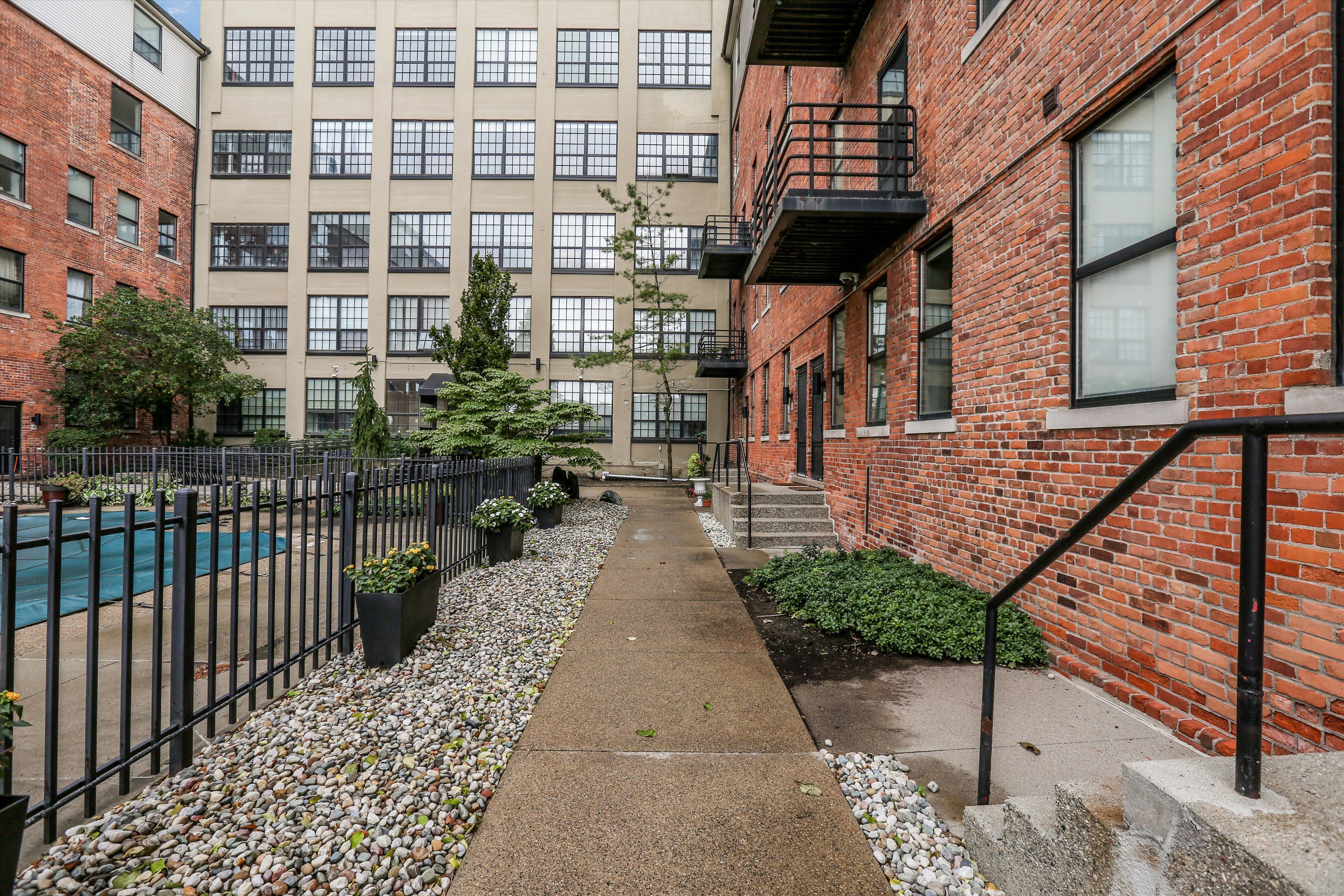 6533 E Jefferson Avenue Unit: 115W
