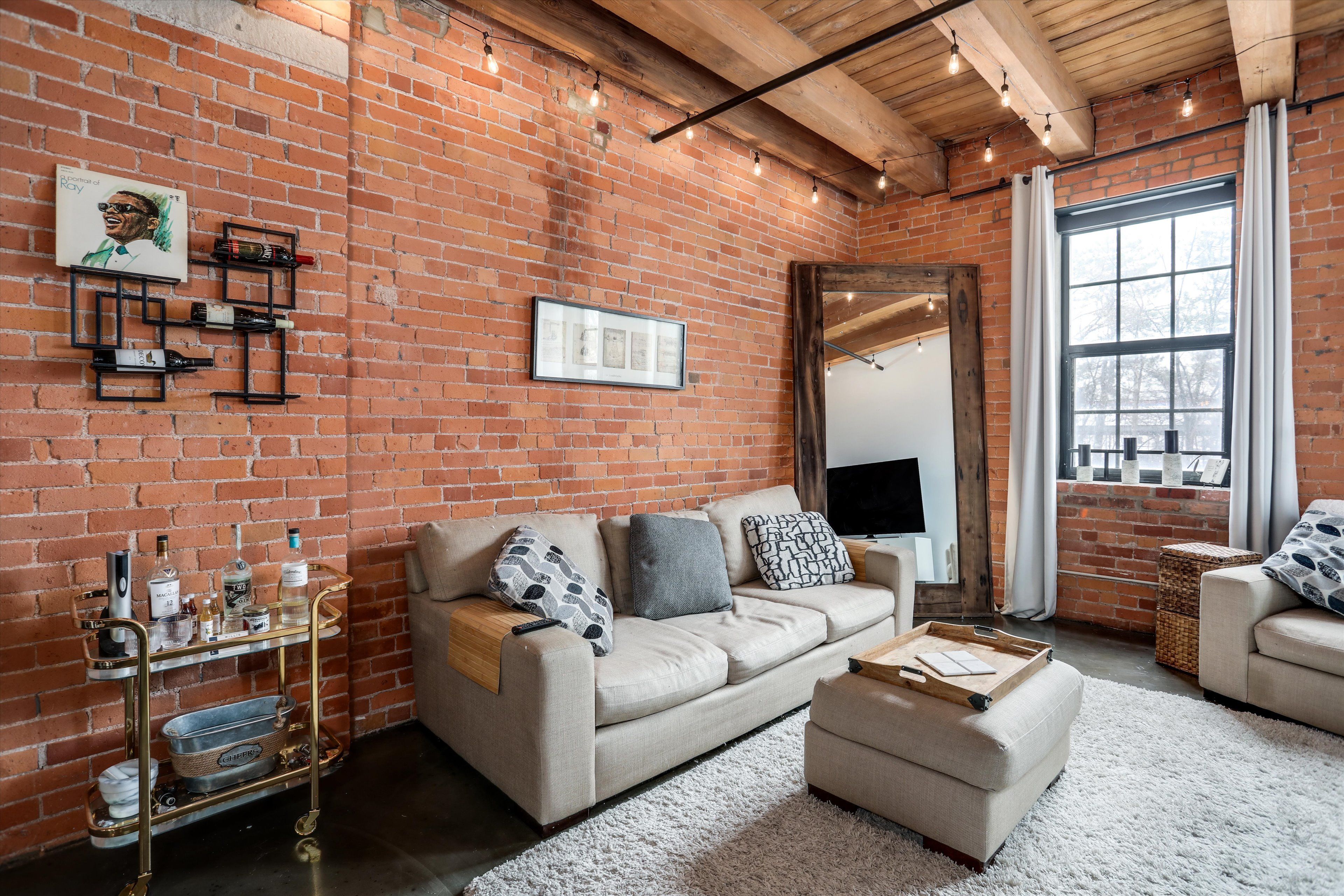 6533 E Jefferson Avenue Unit: 115W