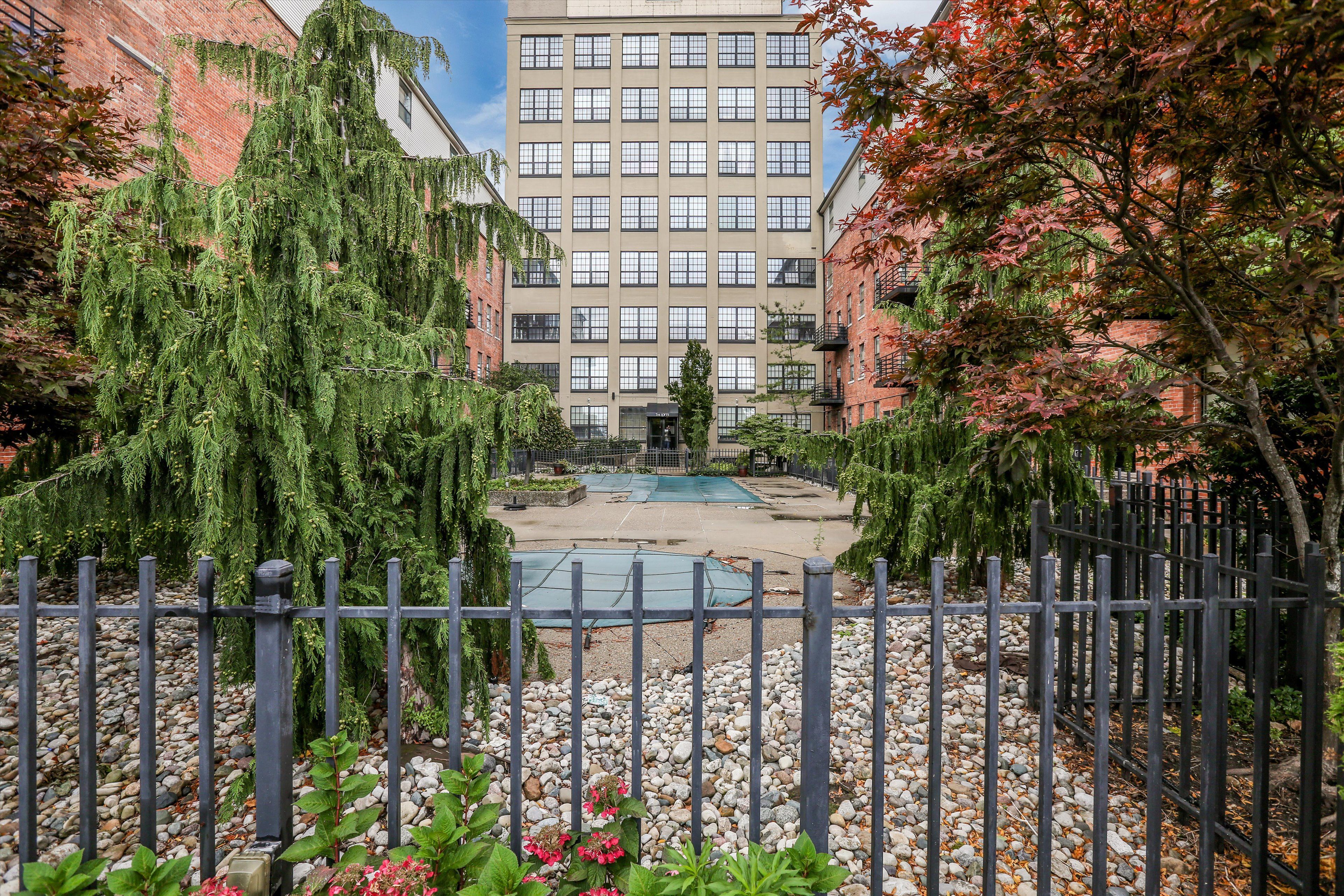 6533 E Jefferson Avenue Unit: 115W