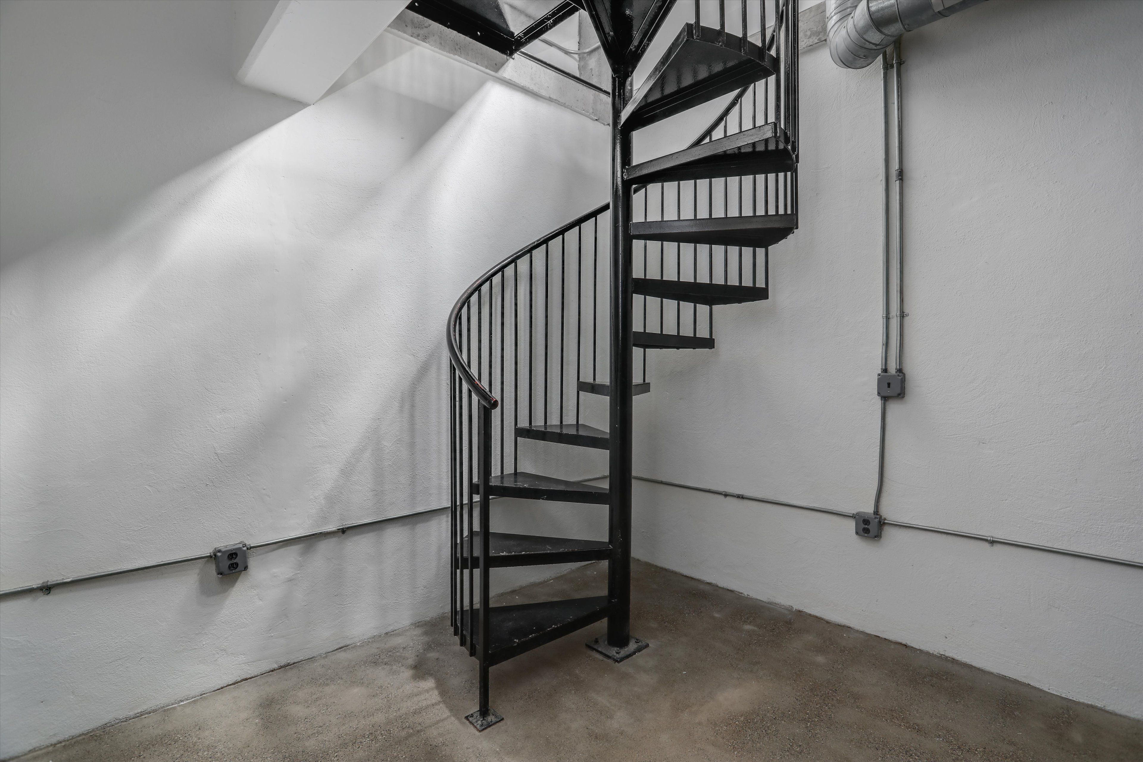 5766 Trumbull Street Unit: 2/102