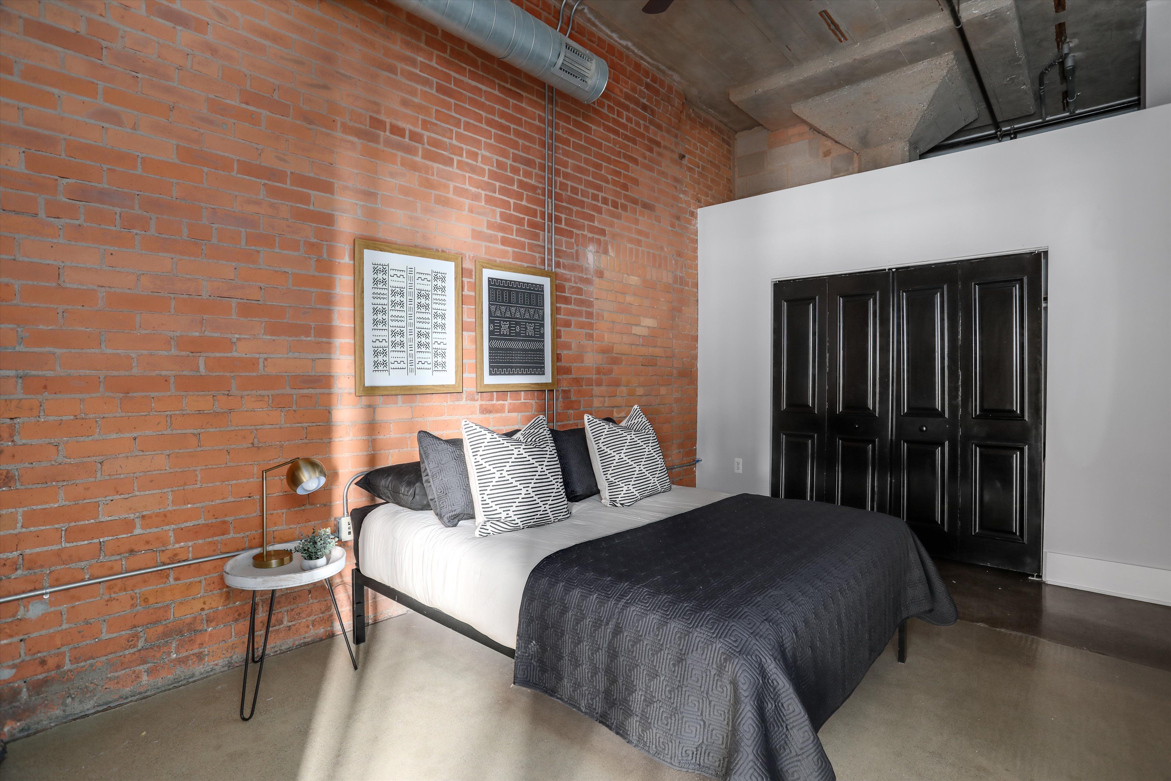 5766 Trumbull Street Unit: 2/102