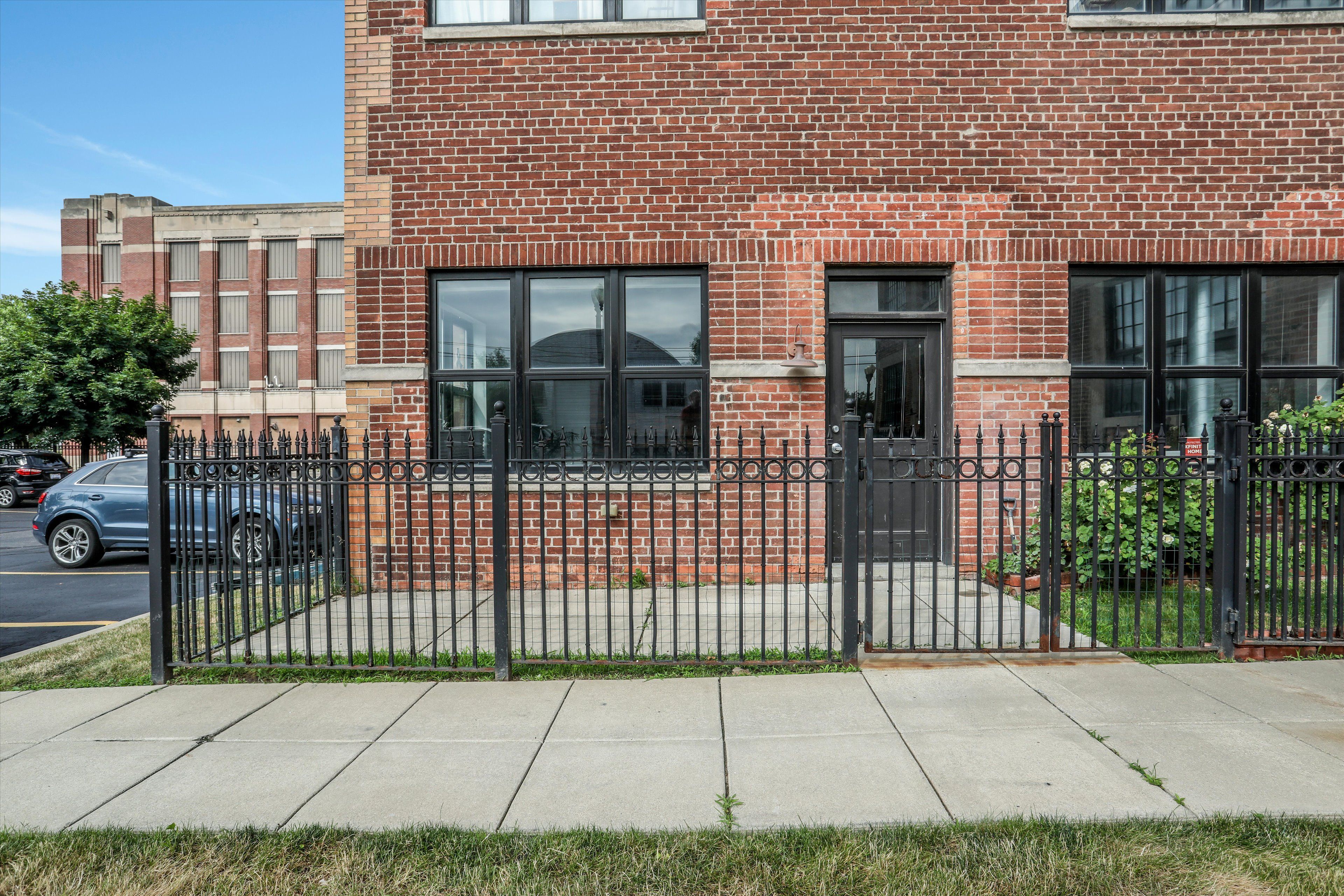 5766 Trumbull Street Unit: 2/102