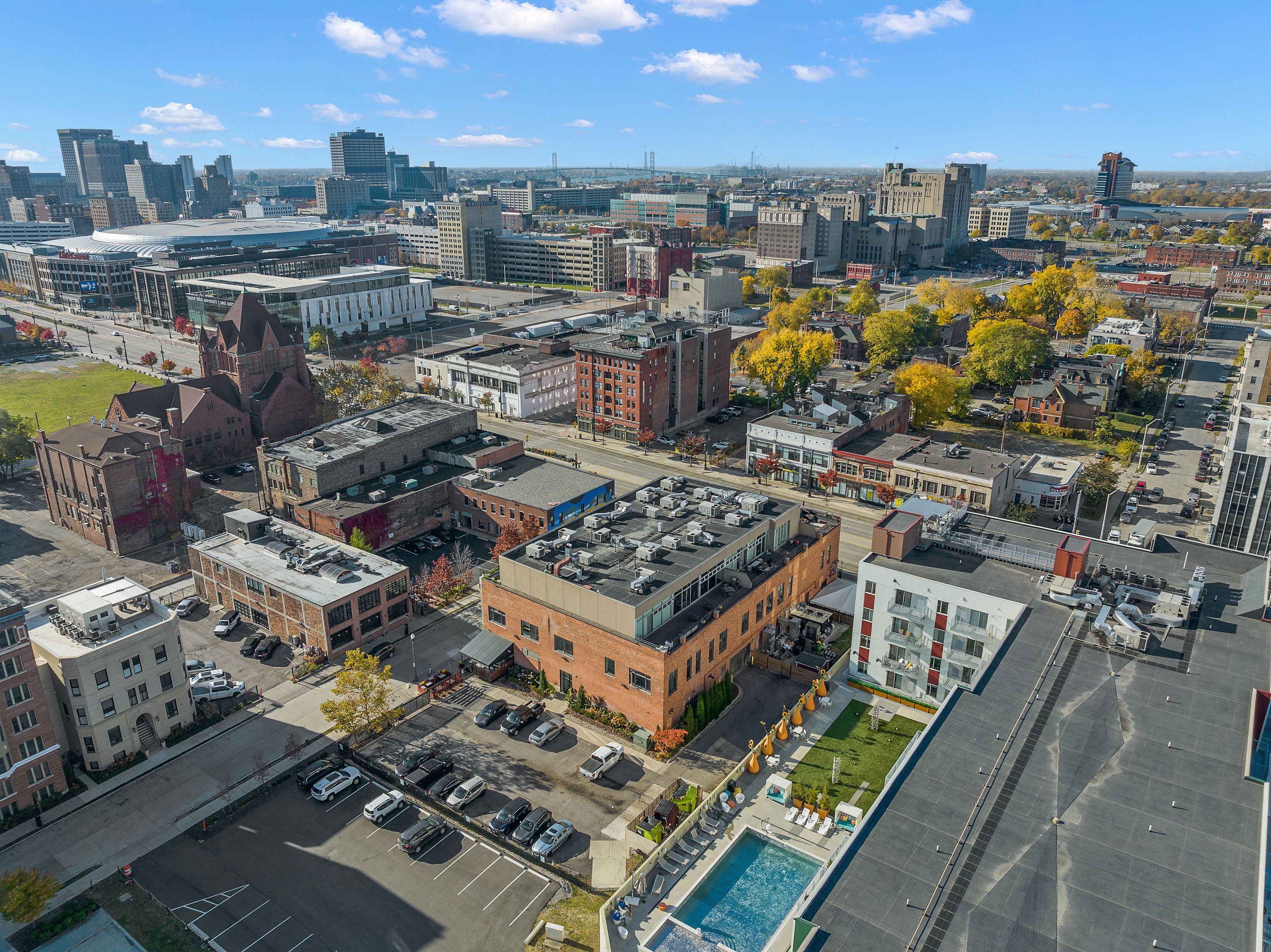 3100  Woodward Unit: 211