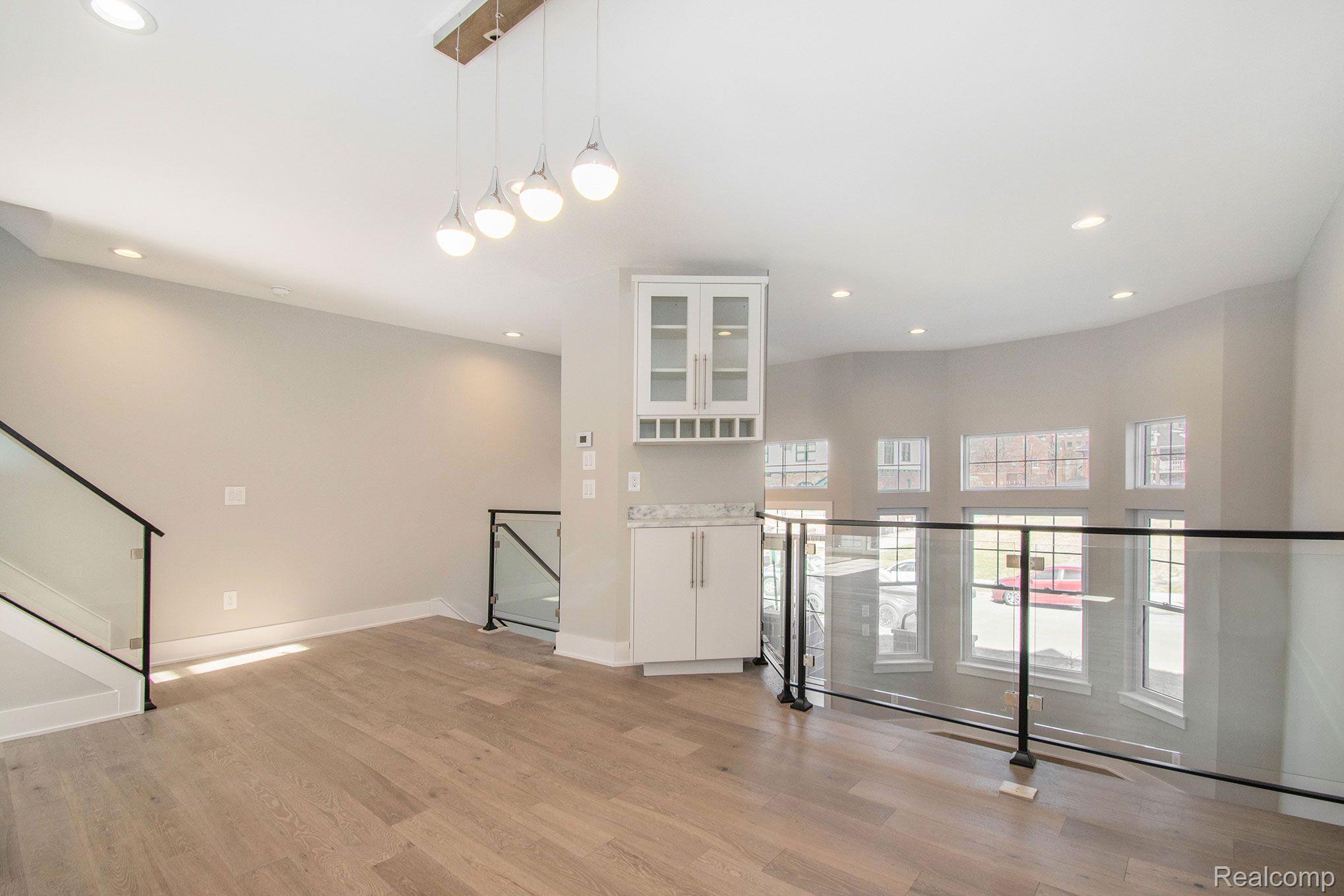 240  Erskine Unit: 24