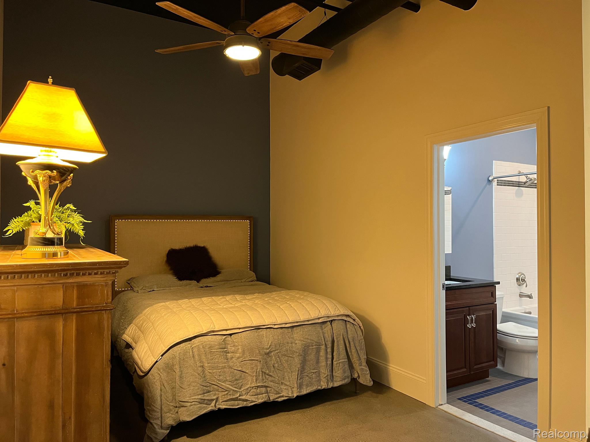 444 W WILLIS Street Unit: 401