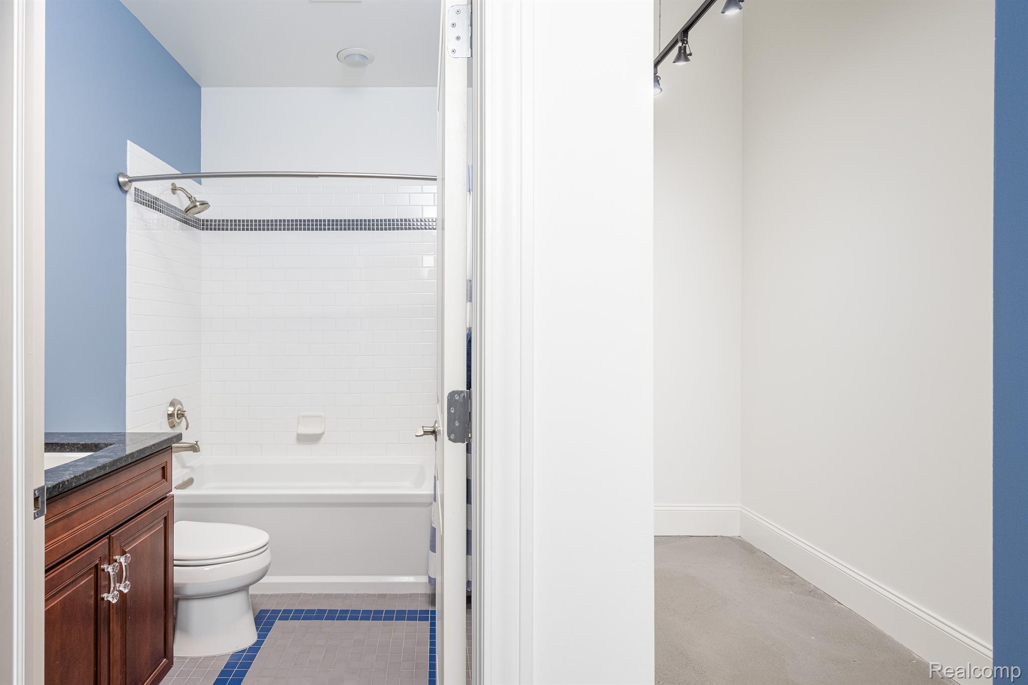 444 W WILLIS Street Unit: 401