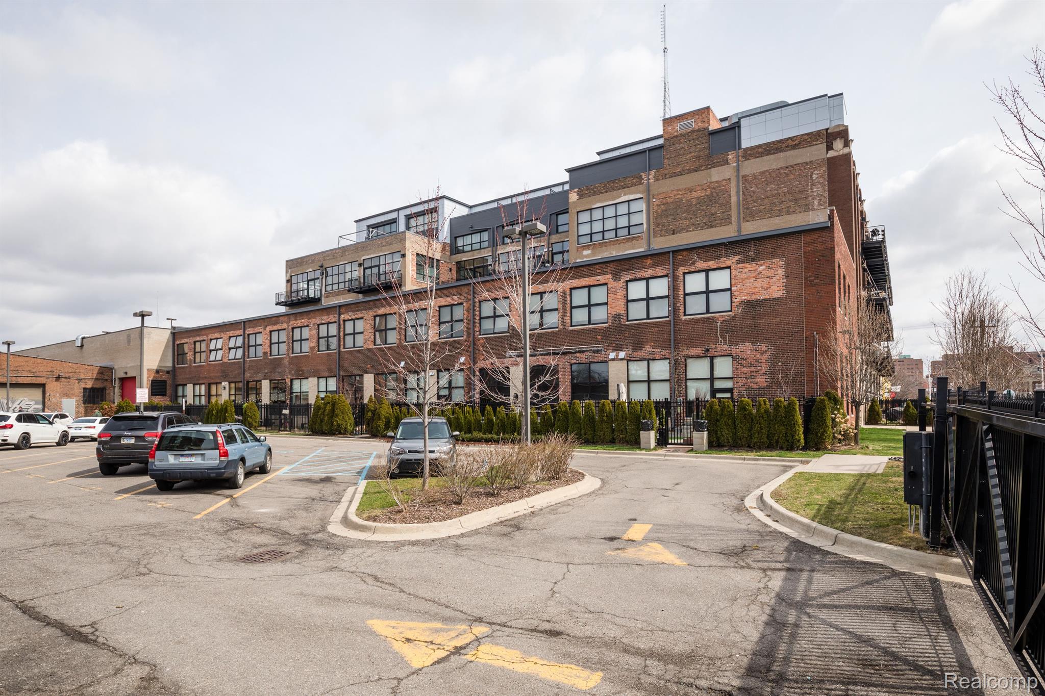 444 W WILLIS Street Unit: 401