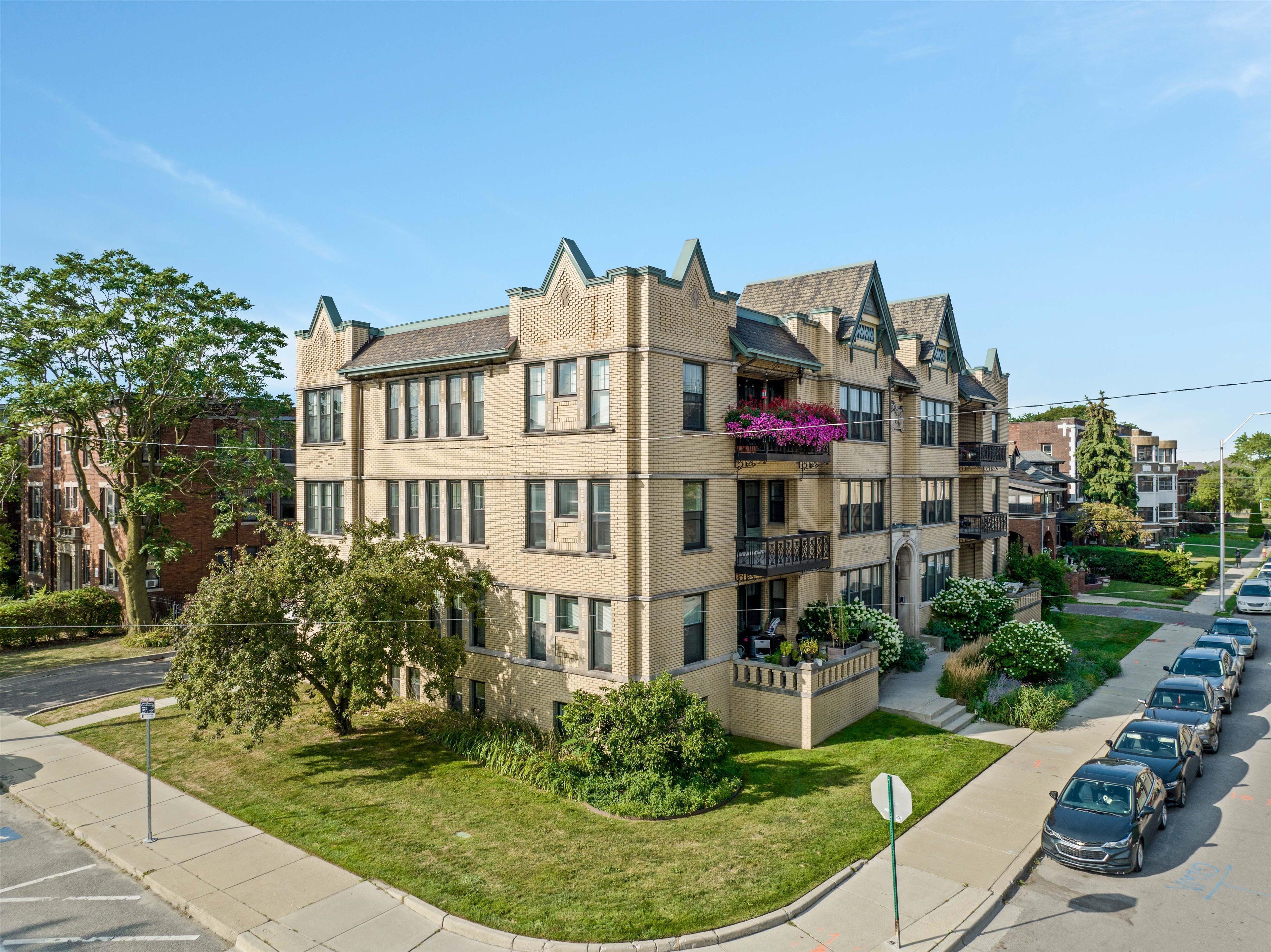 615 W Hancock Street Unit: 201