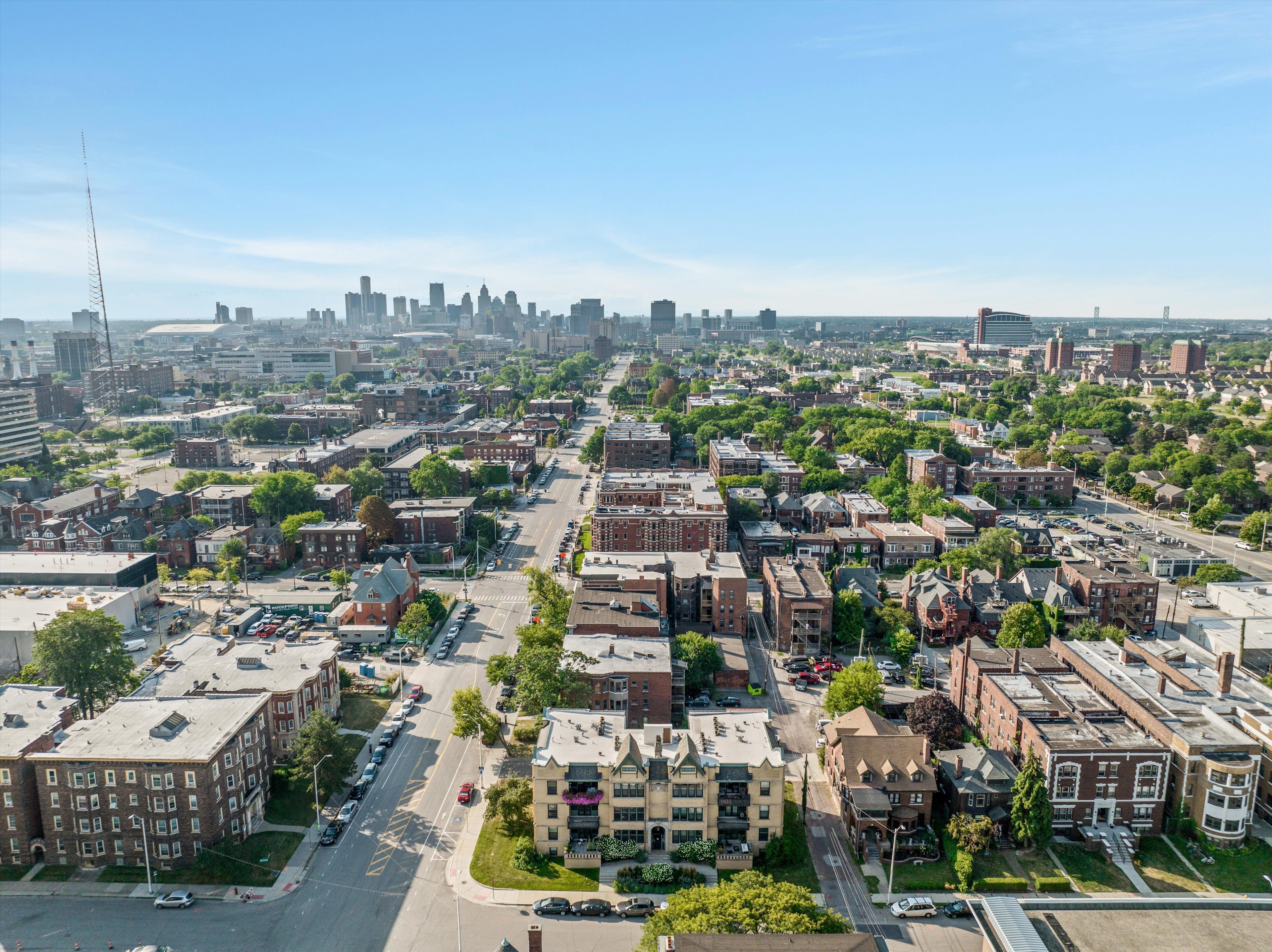 615 W Hancock Street Unit: 201