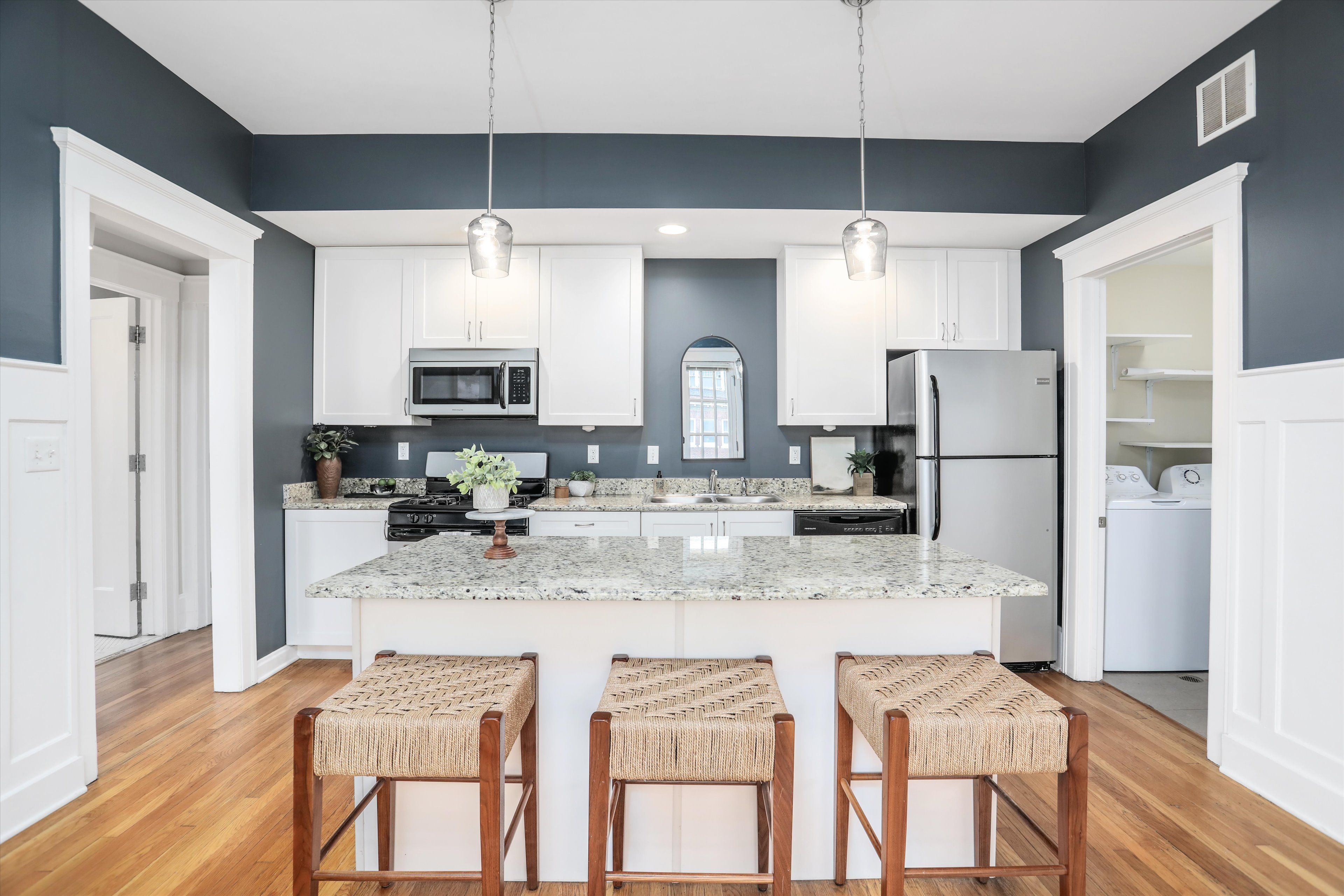 615 W Hancock Street Unit: 201