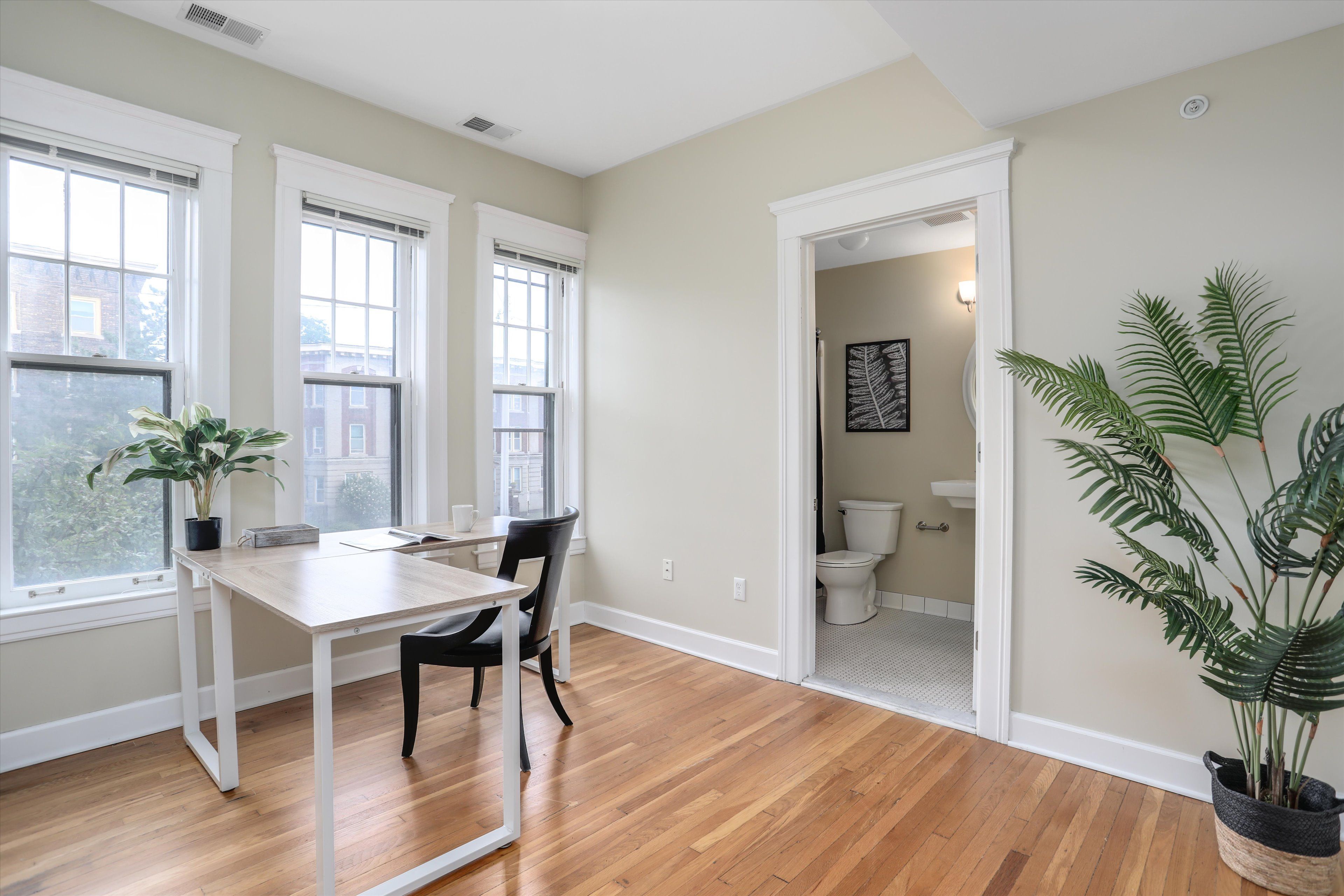 615 W Hancock Street Unit: 201