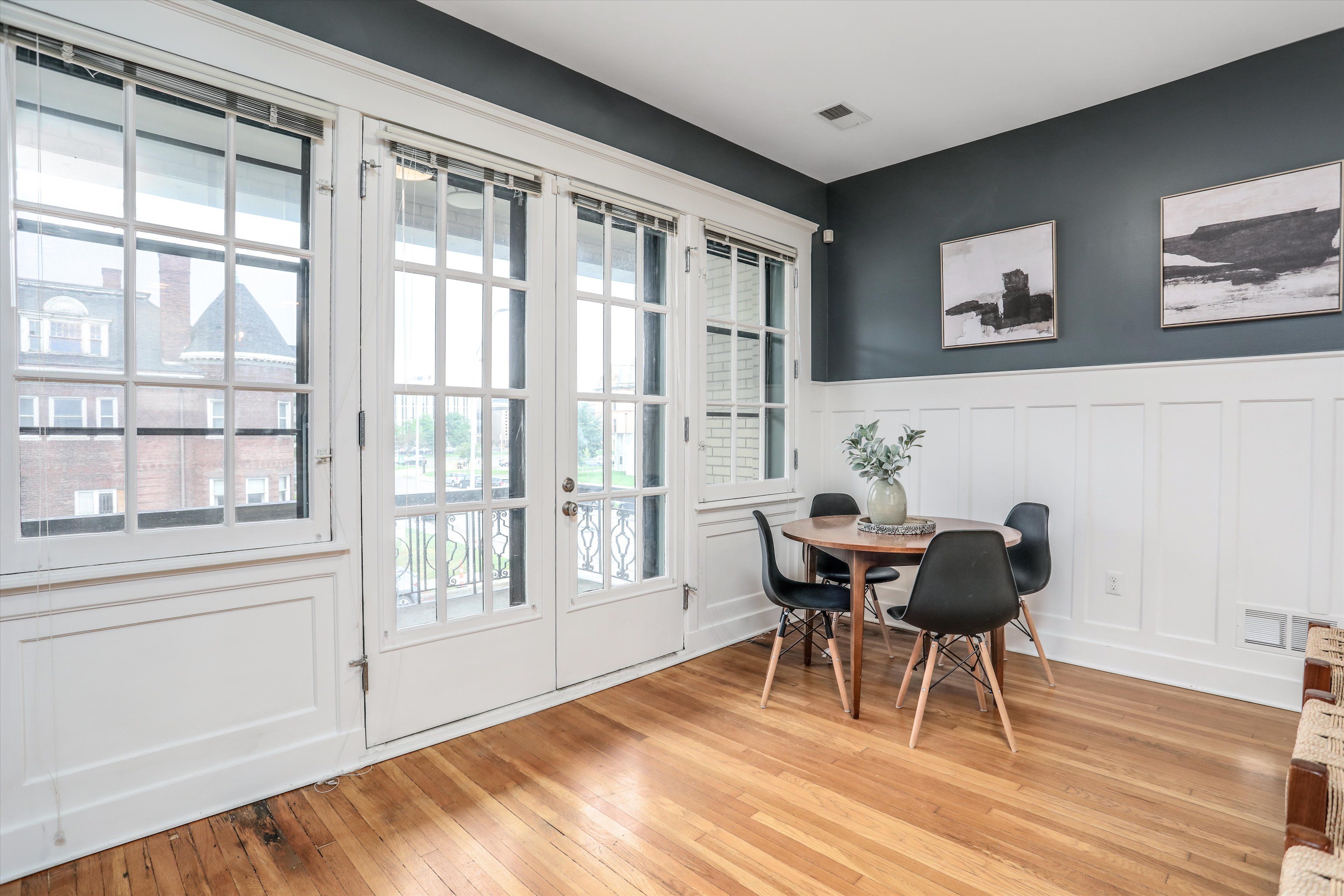 615 W Hancock Street Unit: 201