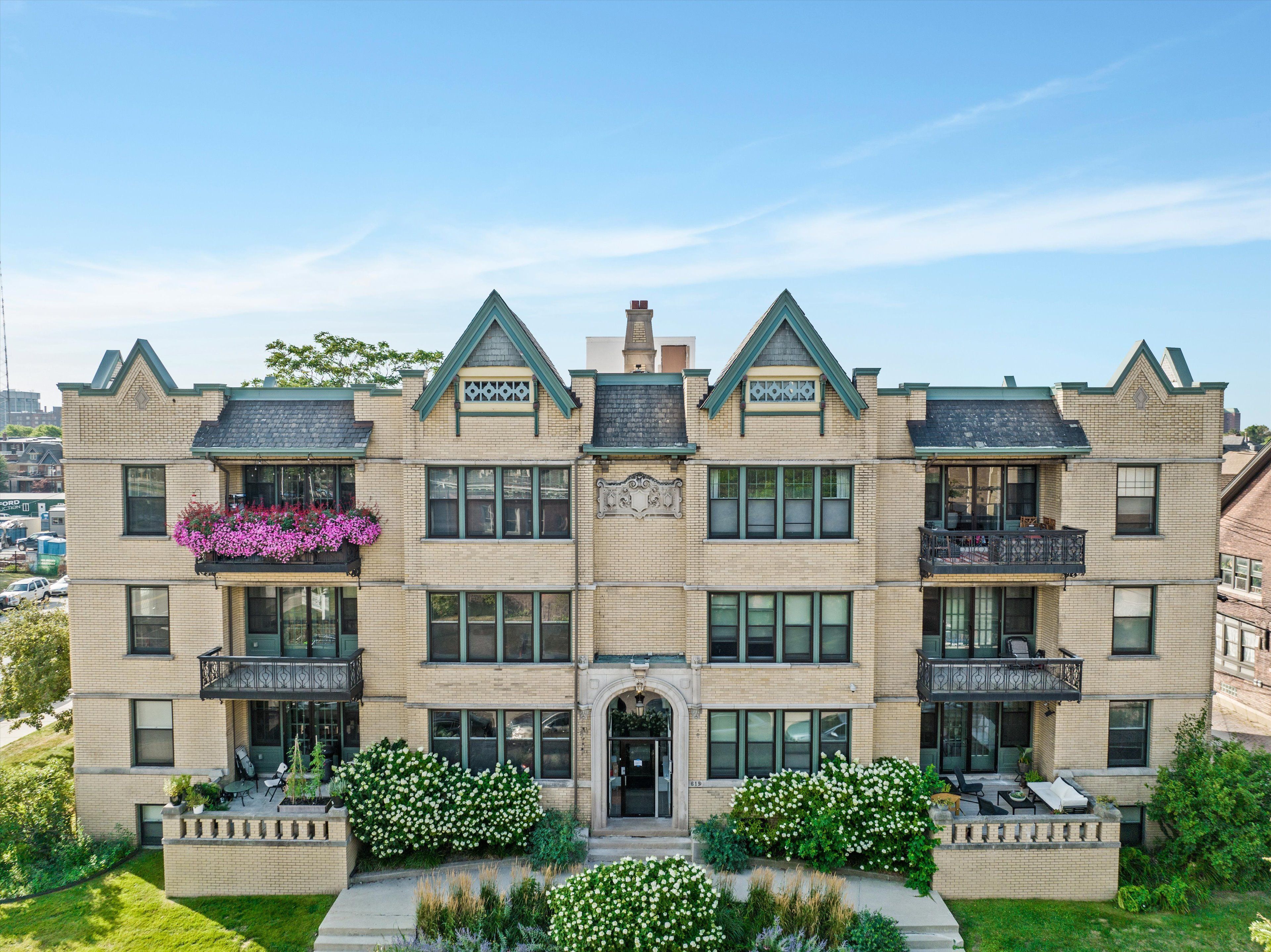 615 W Hancock Street Unit: 201